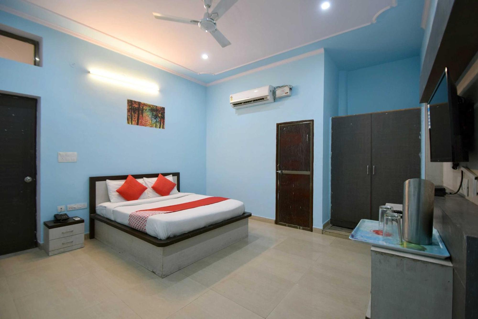O Yash Meridion Hotel