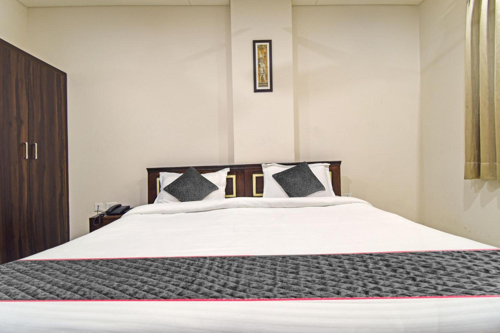 Collection O Guru Kripa Hotel Jaipur