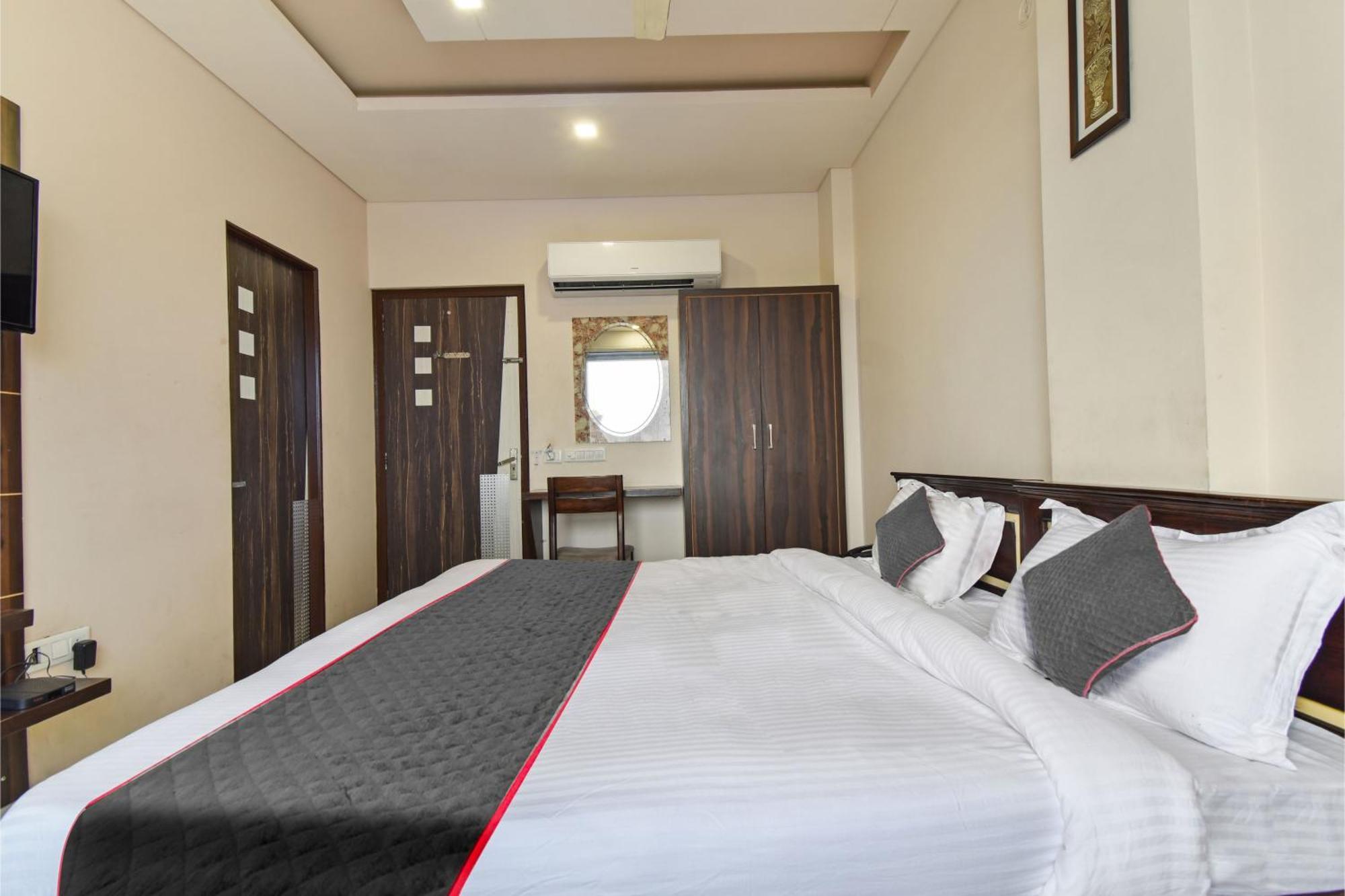 Collection O Guru Kripa Hotel
