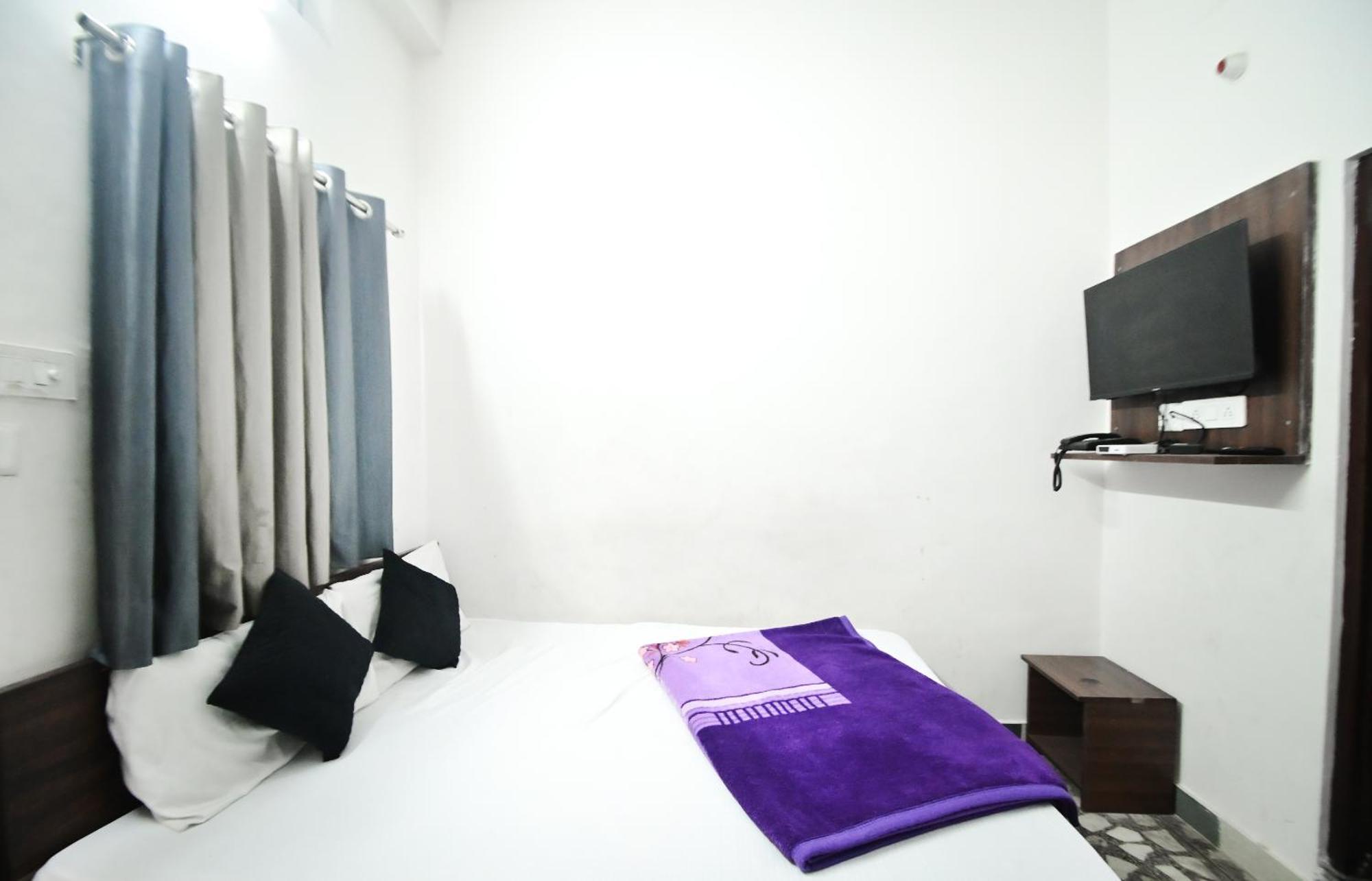 Hotel Apoorv - Near Railway Station