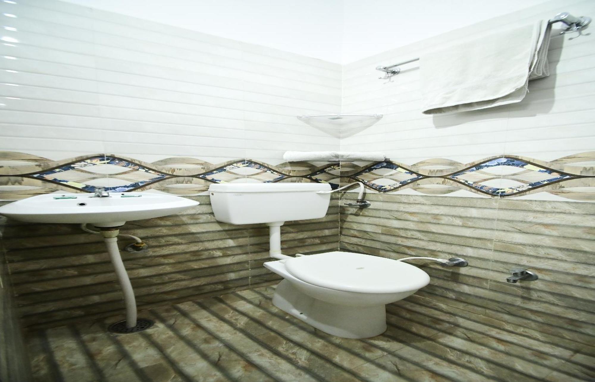 Hotel Apoorv - Near Railway Station