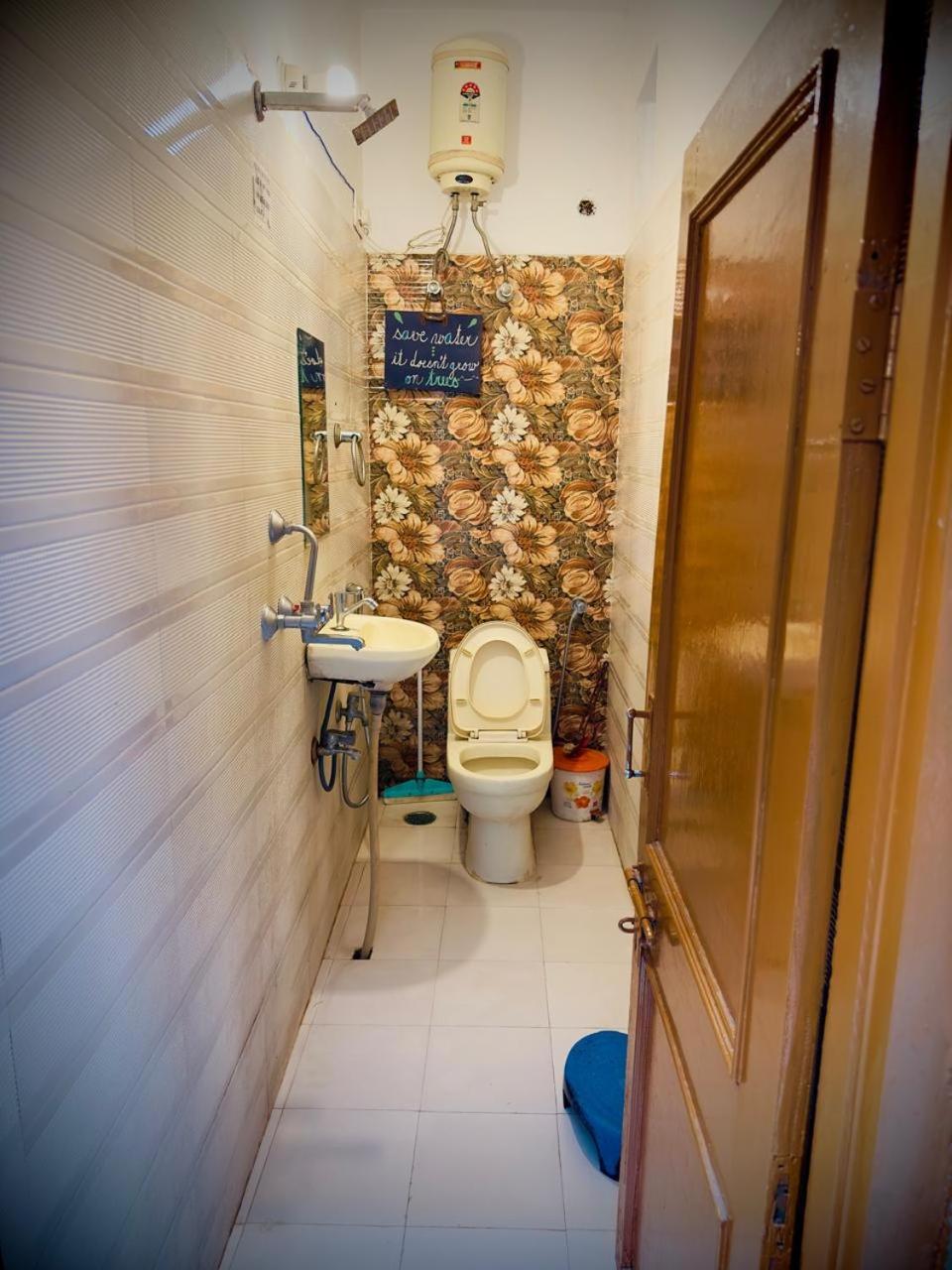 Eco Family Hostel *