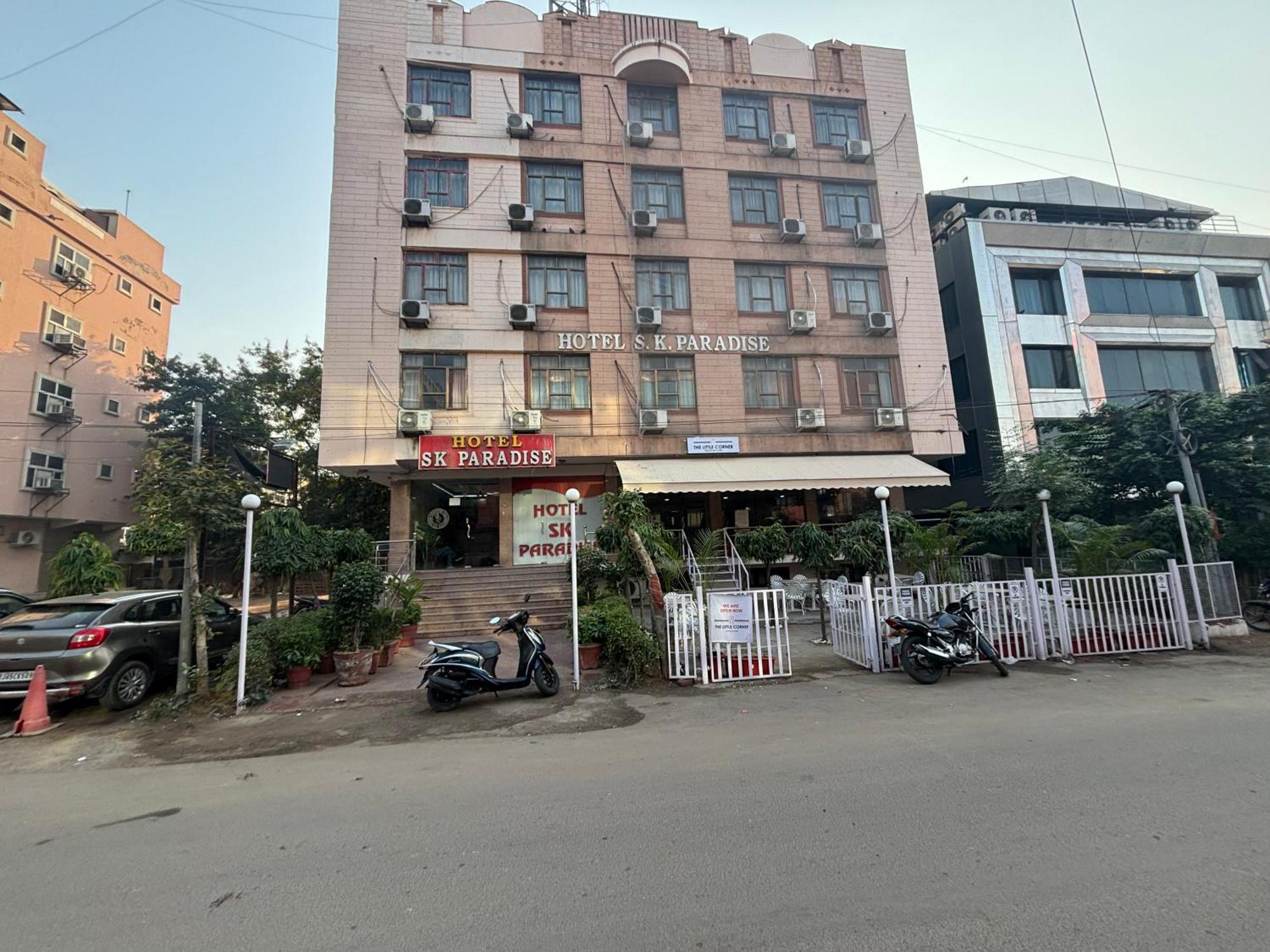 Sk Paradise Hotel 3*