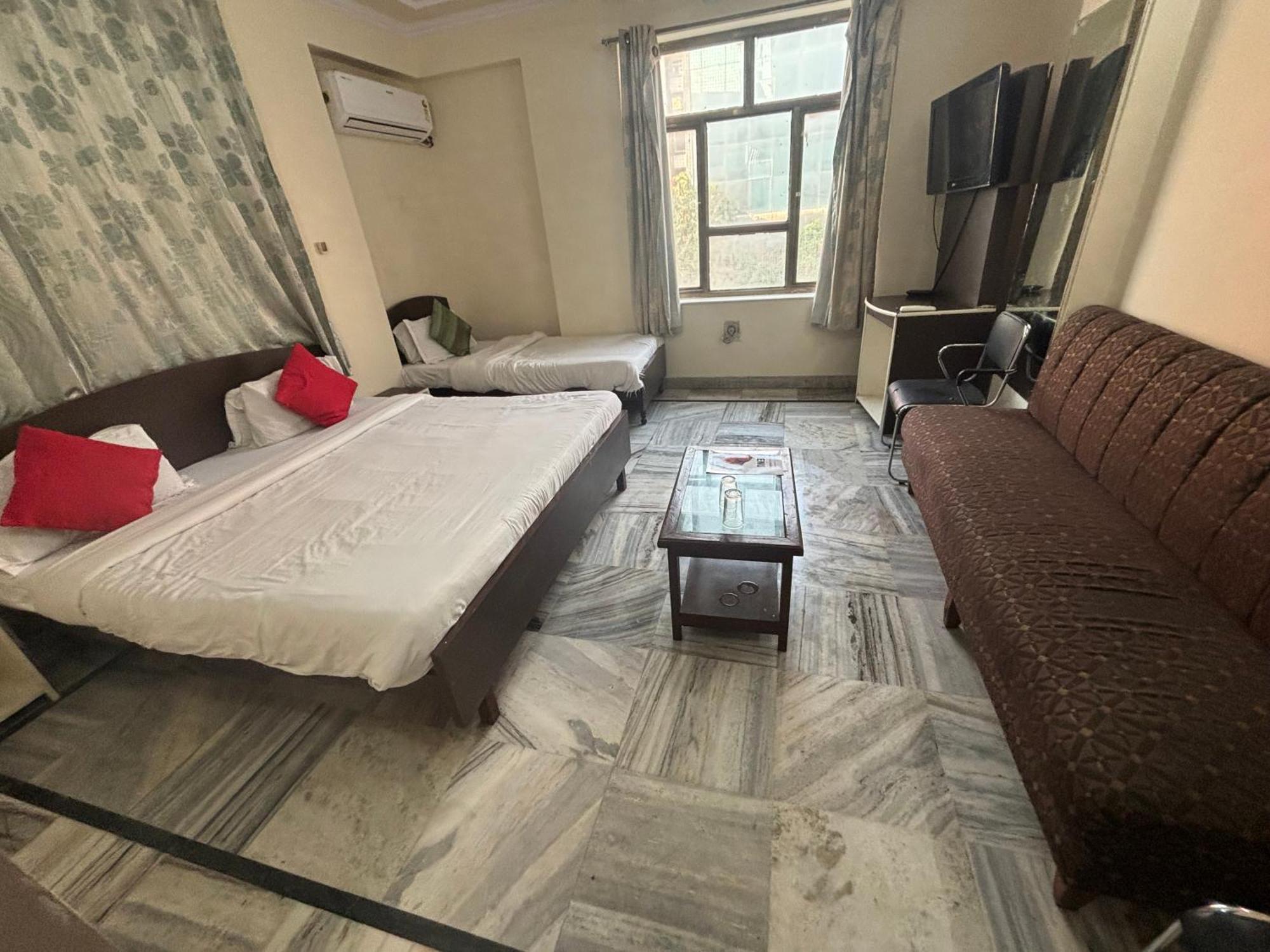 Sk Paradise Hotel 3*