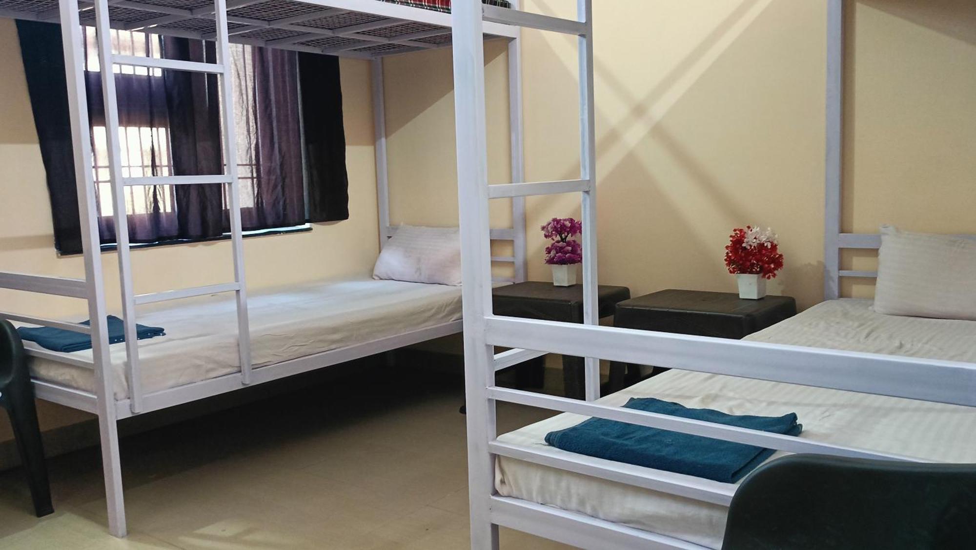 Galaxy Backpackes Airport Hostel Jaipur