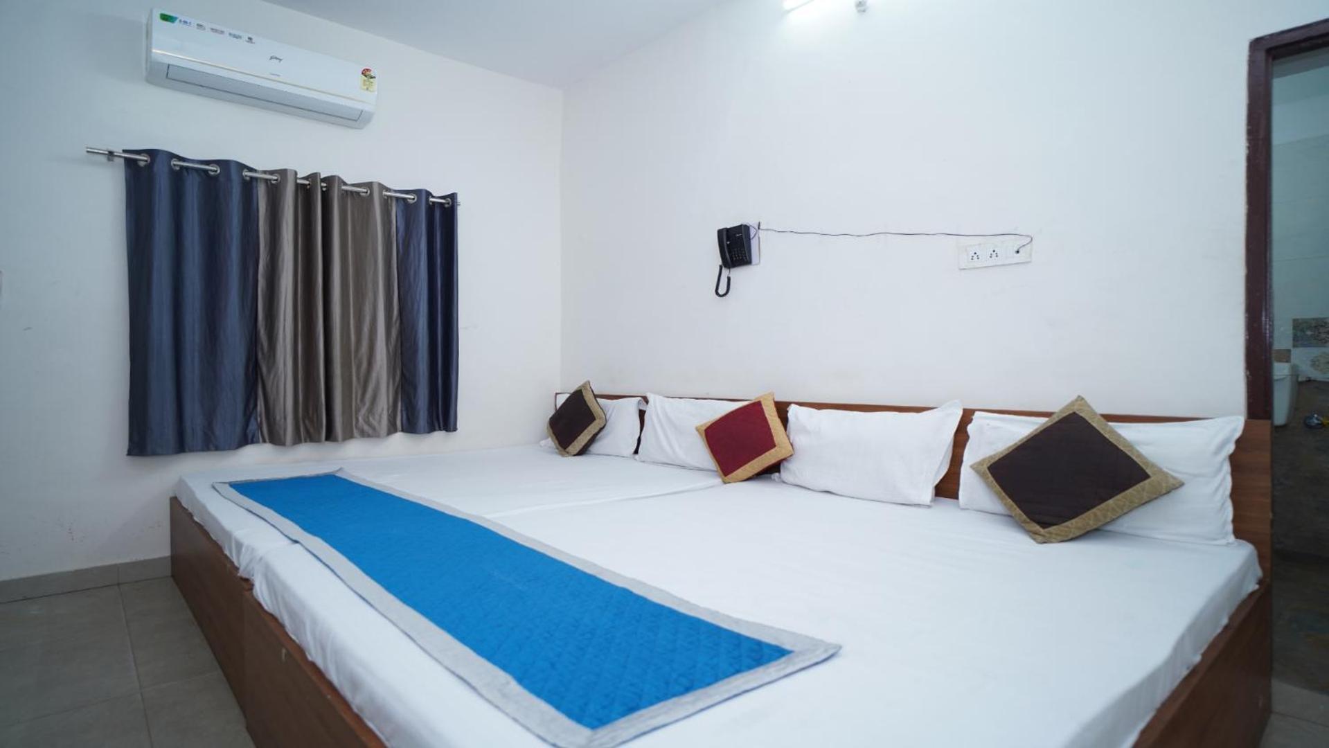 Apoorv - Near Railway Station Hotel Jaipur