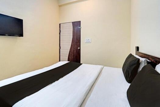 Ak - Budgeted In Hotel Jaipur