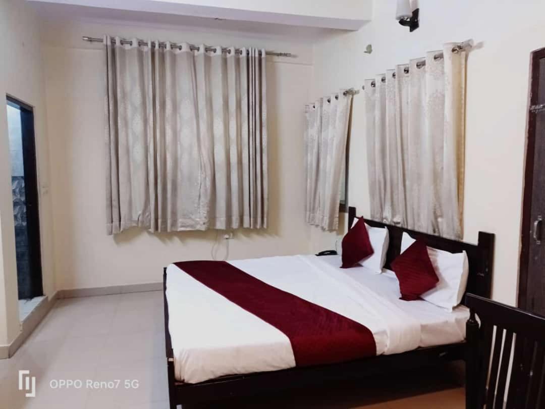 Ak - Budgeted In Hotel Jaipur