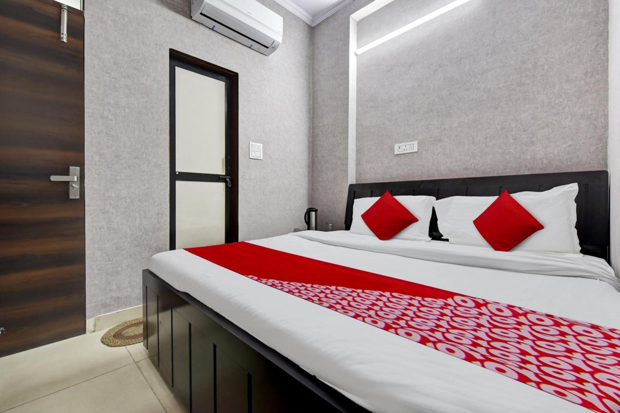 Hotel O Pari Residency 4*