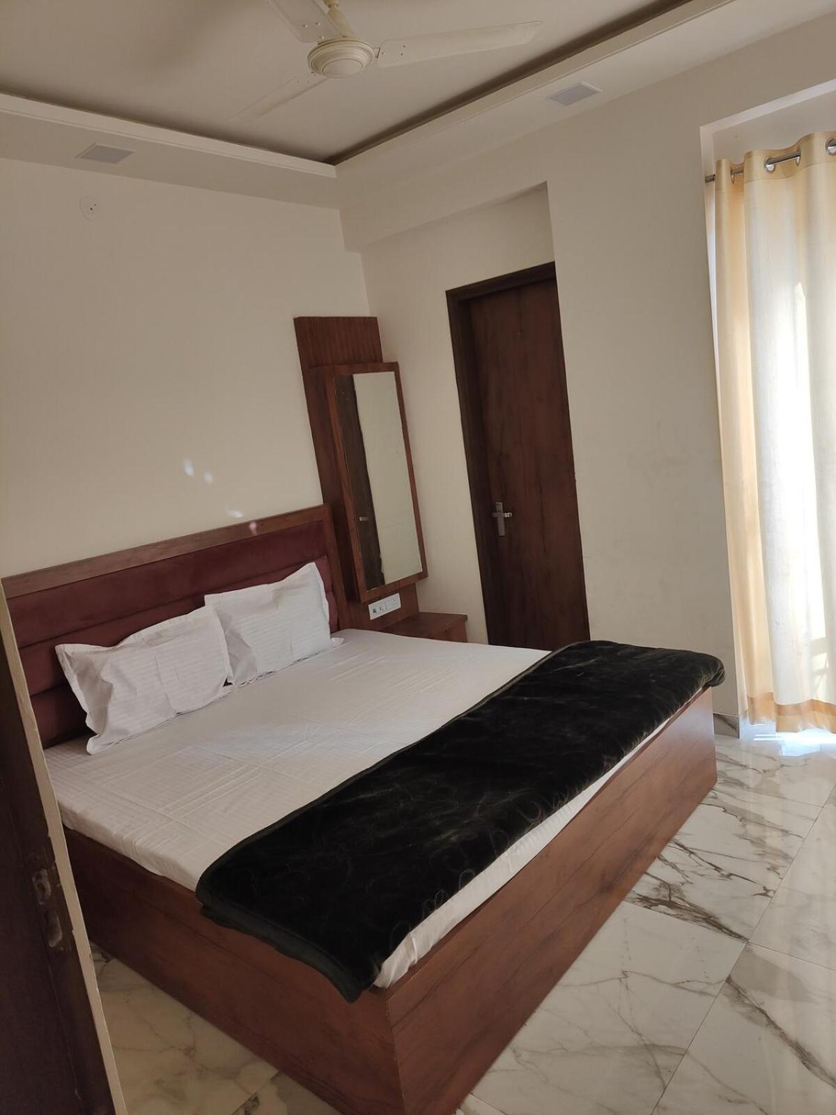 A Spacious 2bhk With 2 *