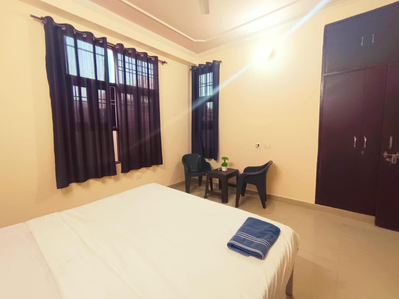 Galaxy Backpackes Airport Hostel *