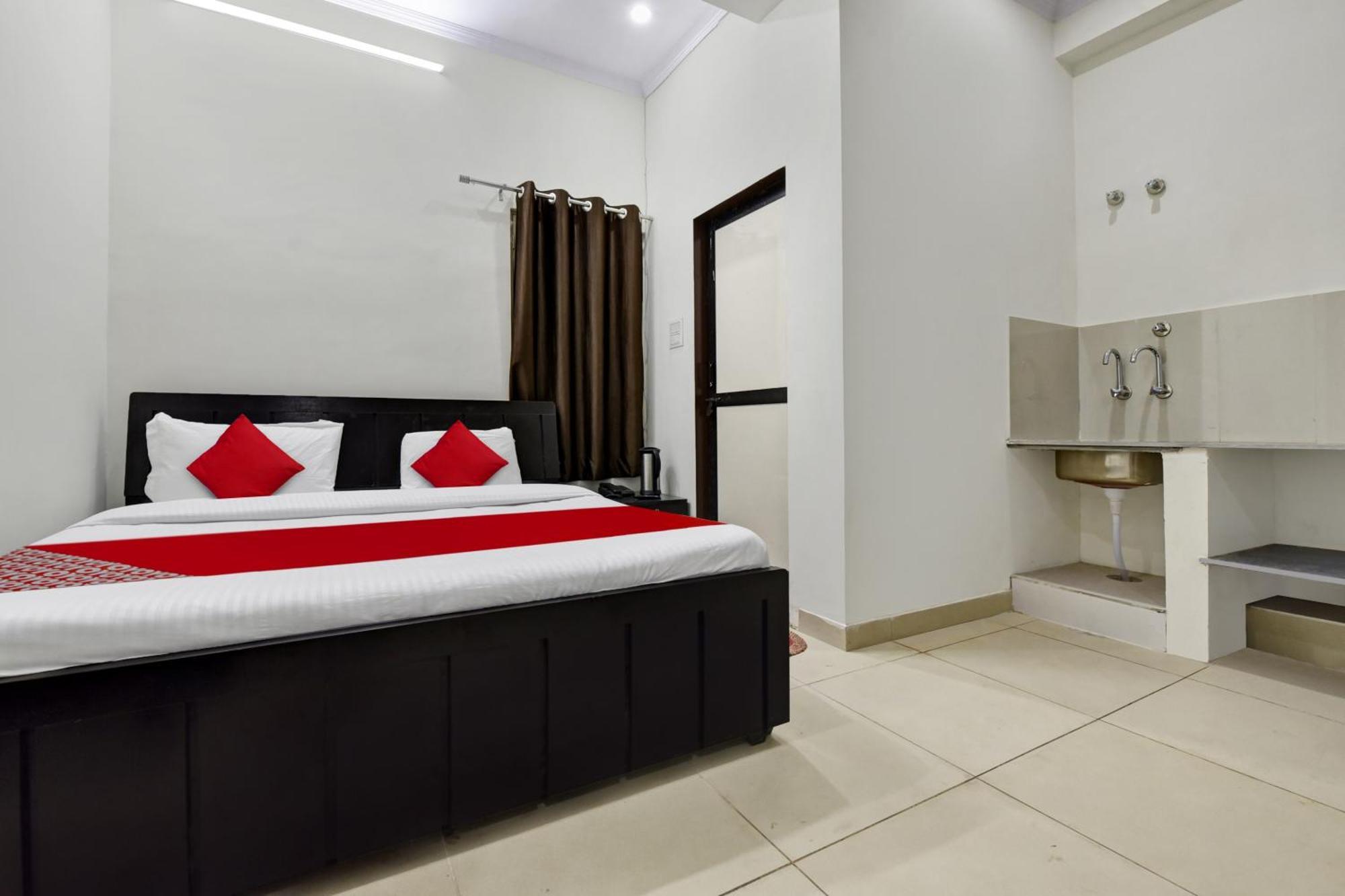 Hotel O Pari Residency