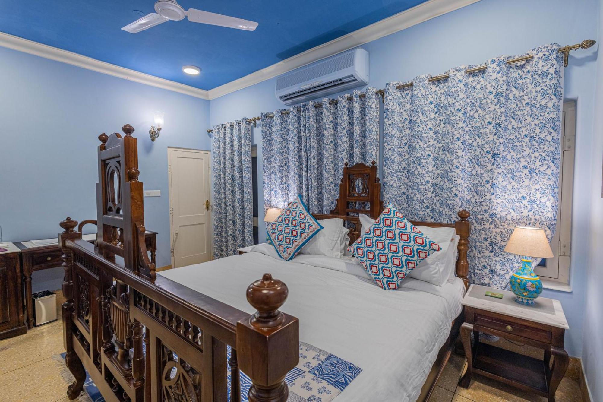 Sheel Mahal- Near Hawa Mahal Hotel 4*