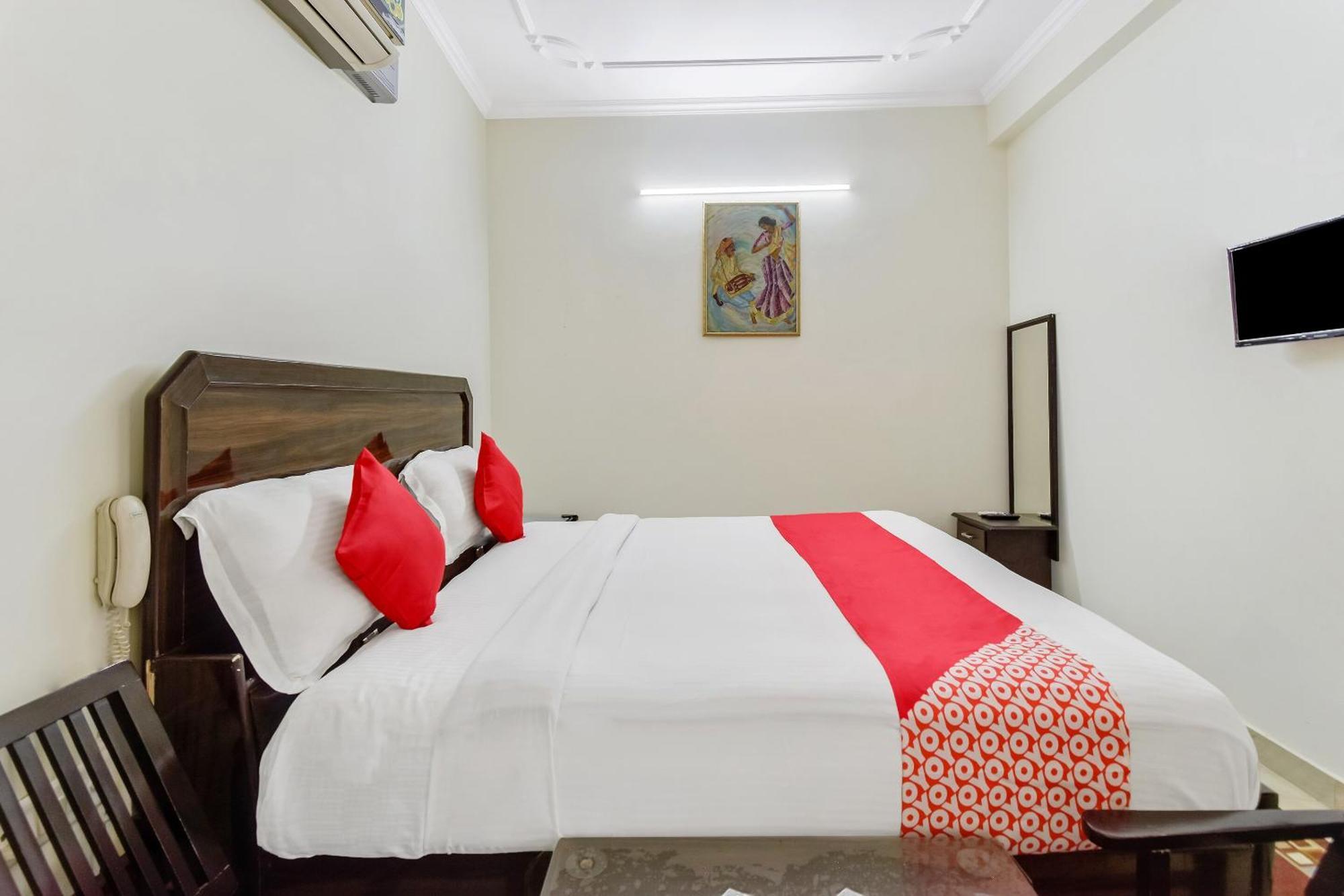 Hotel O Ekta My 3*