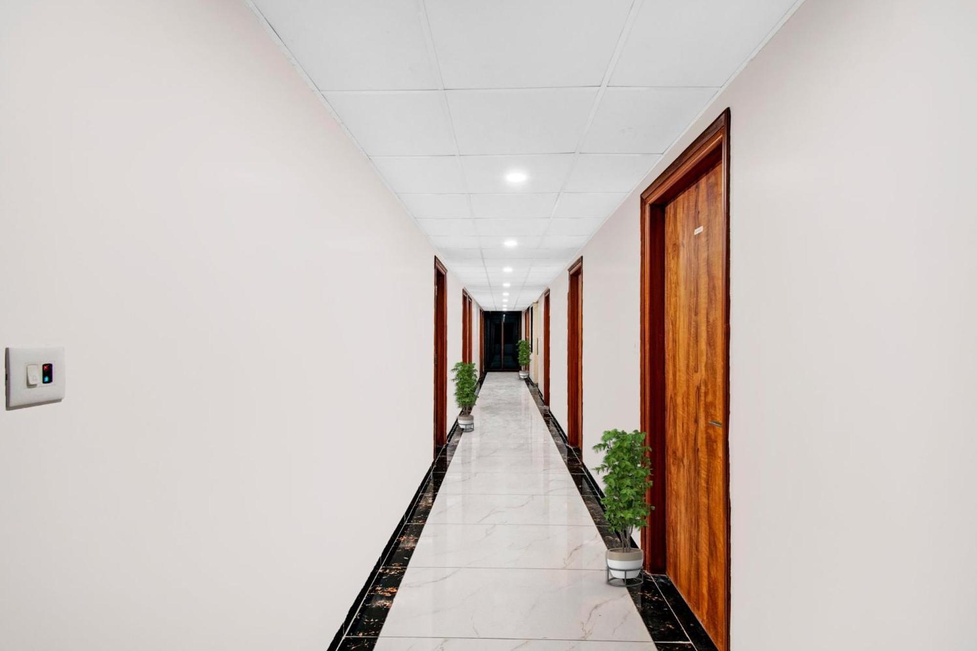 Townhouse Oak Rudra Hotel