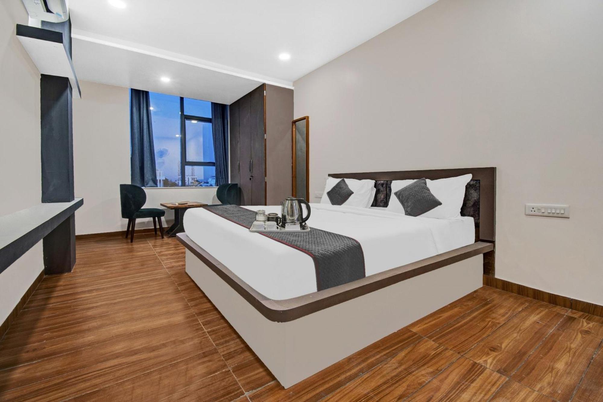 Hotel Townhouse Oak Rudra 4*