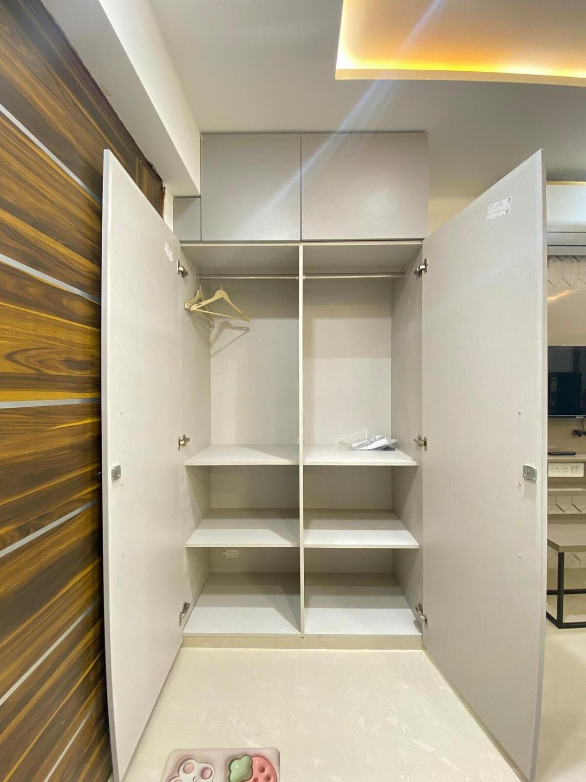 Fully Furnished Luxury Flat In Free Wifi Apartment