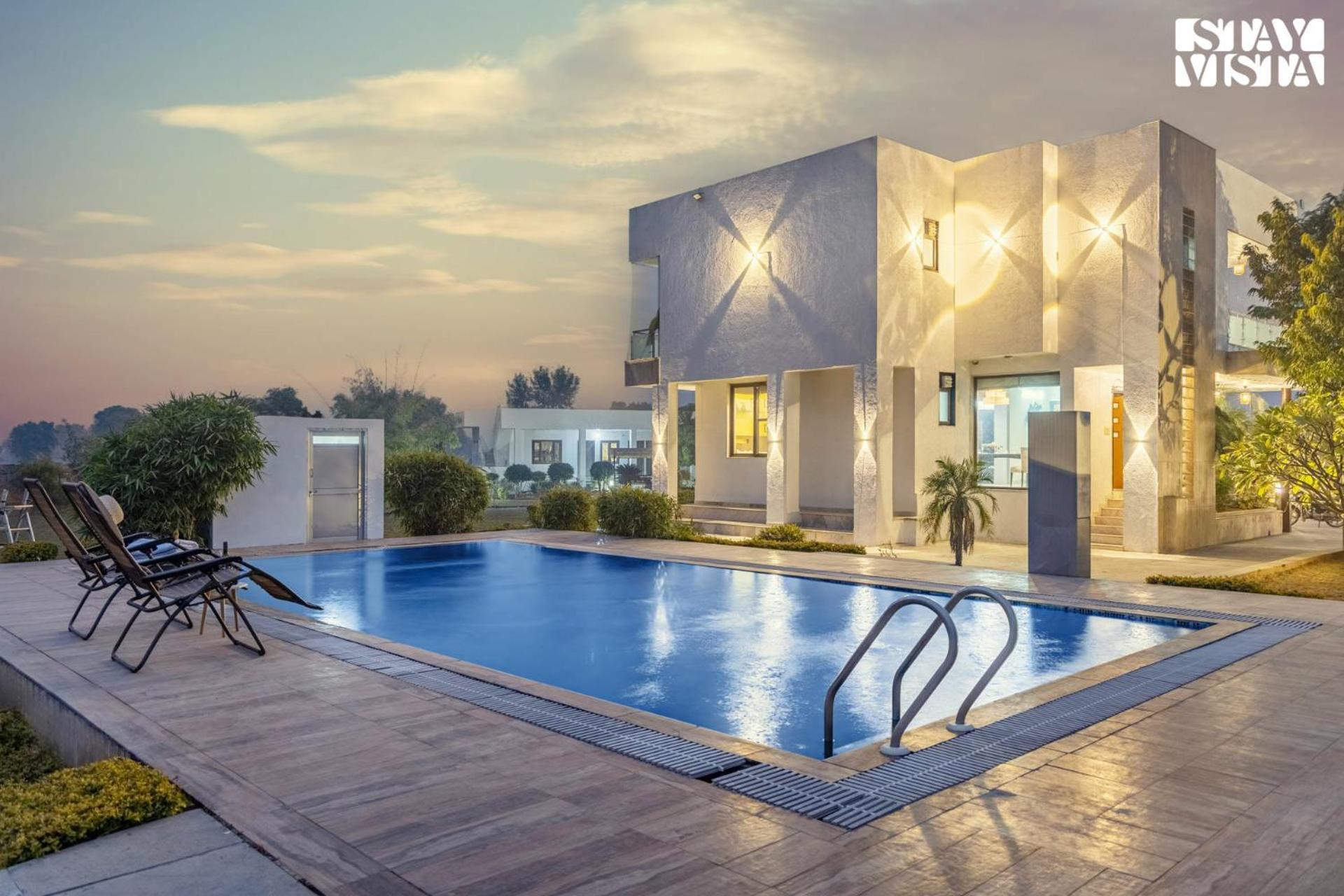 Stayvista At The Saket Farm With Pool, Bonfire Villa