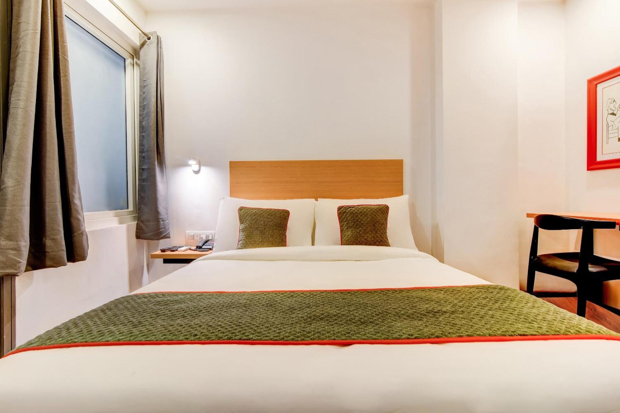 Townhouse Airport Hotel