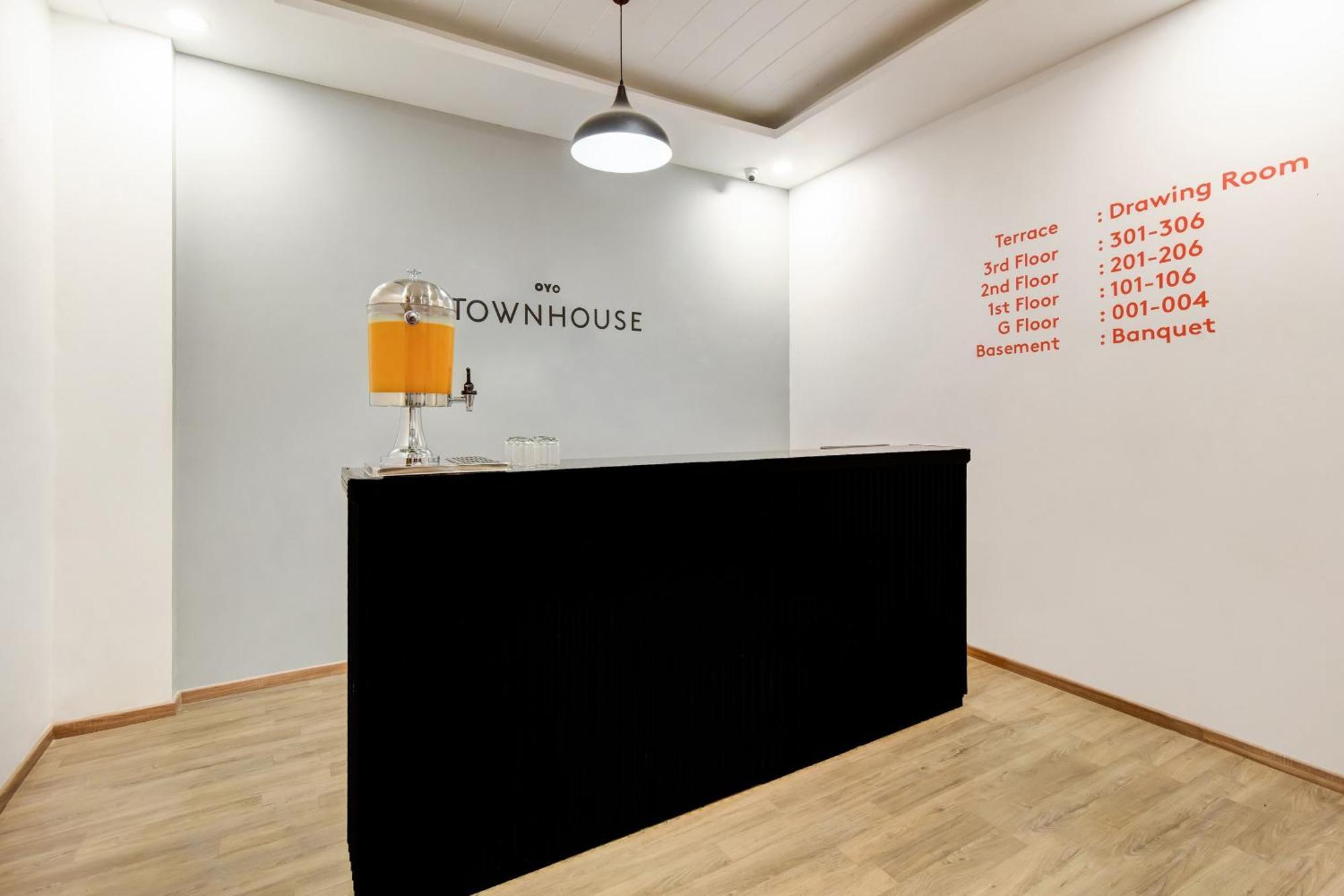 Townhouse Airport Hotel 4*