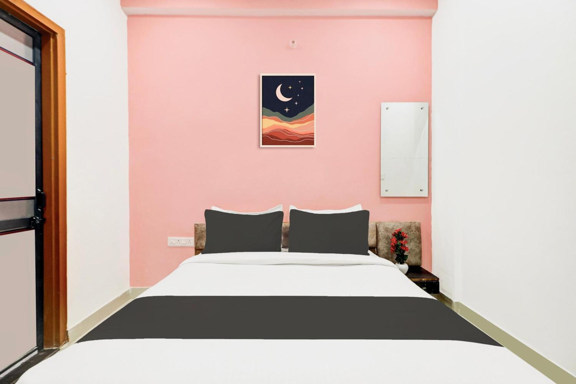 O Gulabi Hotel 3*