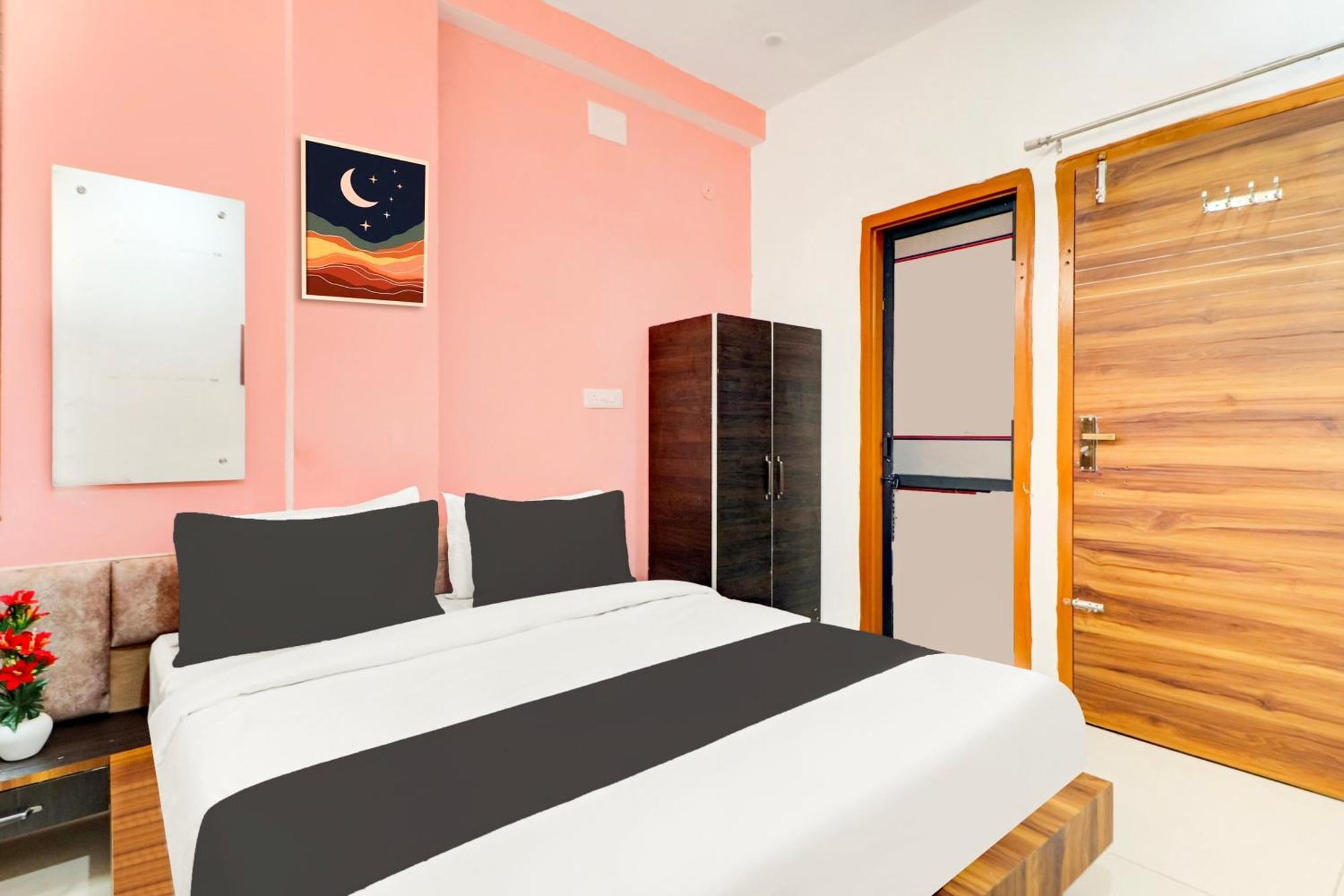 Hotel O Gulabi 3*