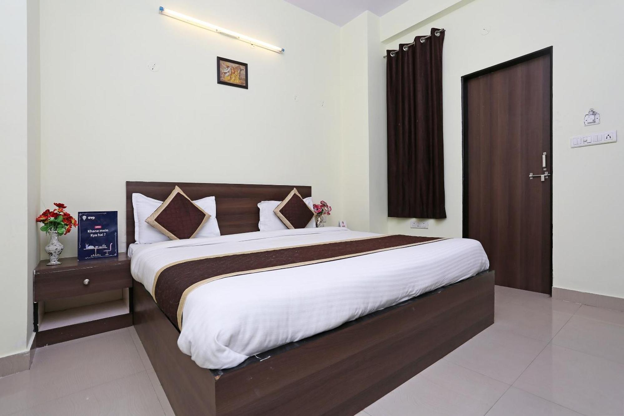 Hotel Fabhotel Majestic Heights