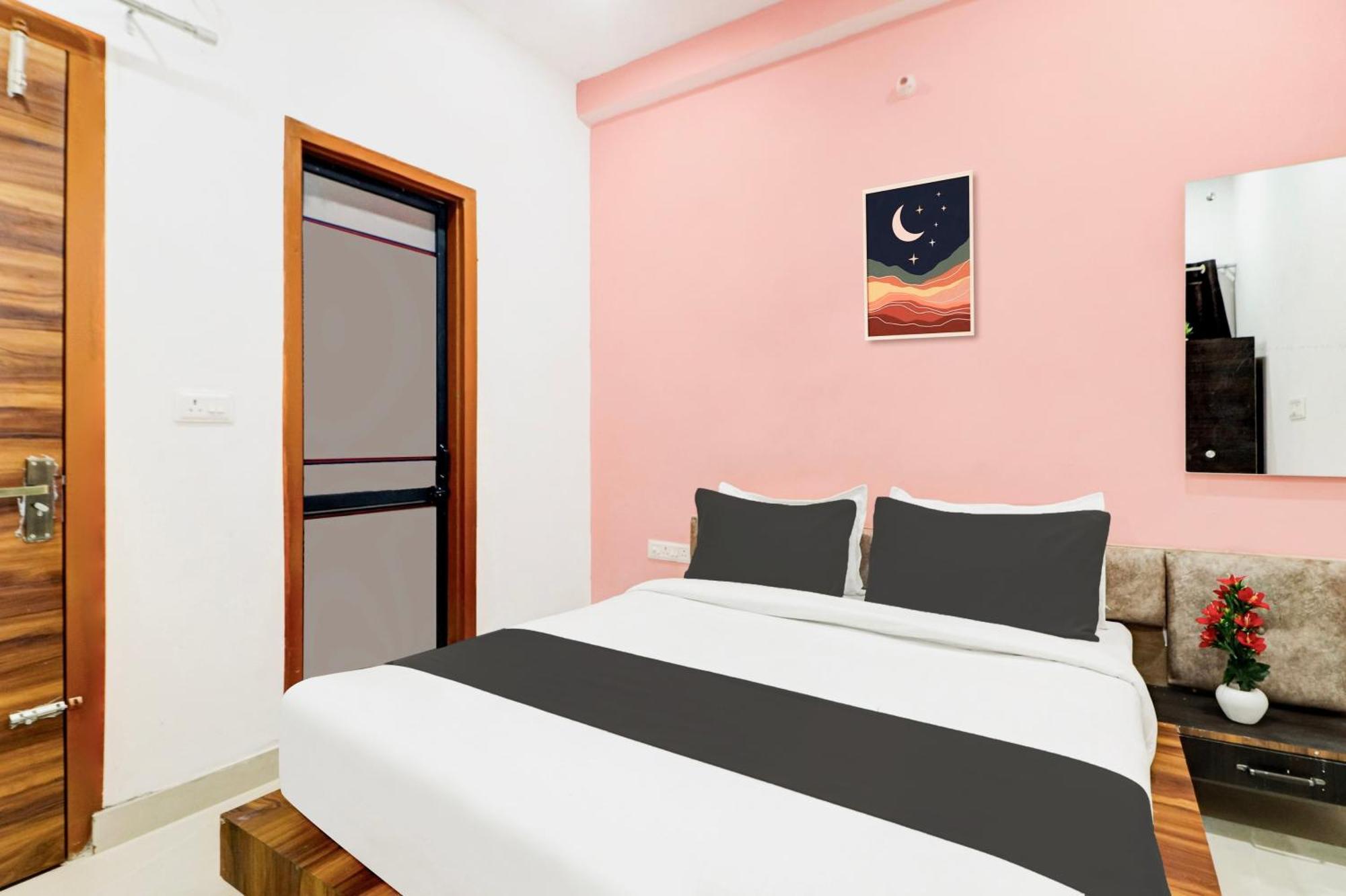 O Gulabi Hotel