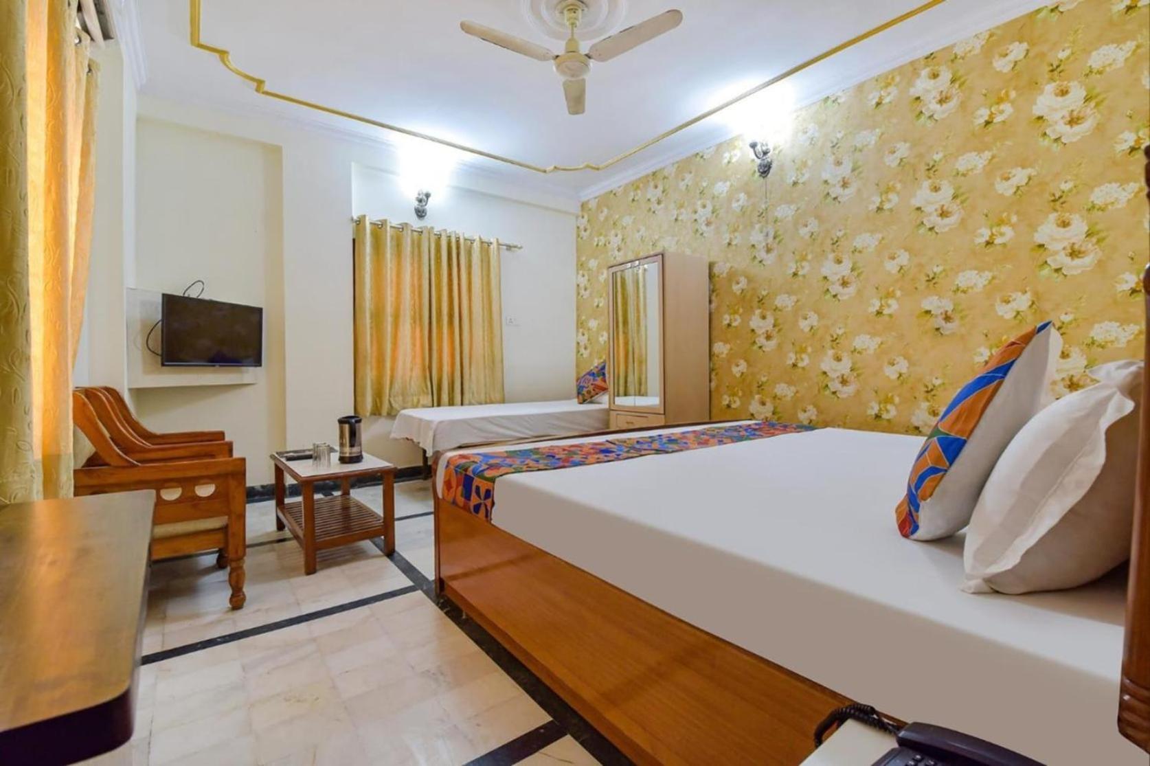 Vijay Niwas Hotel
