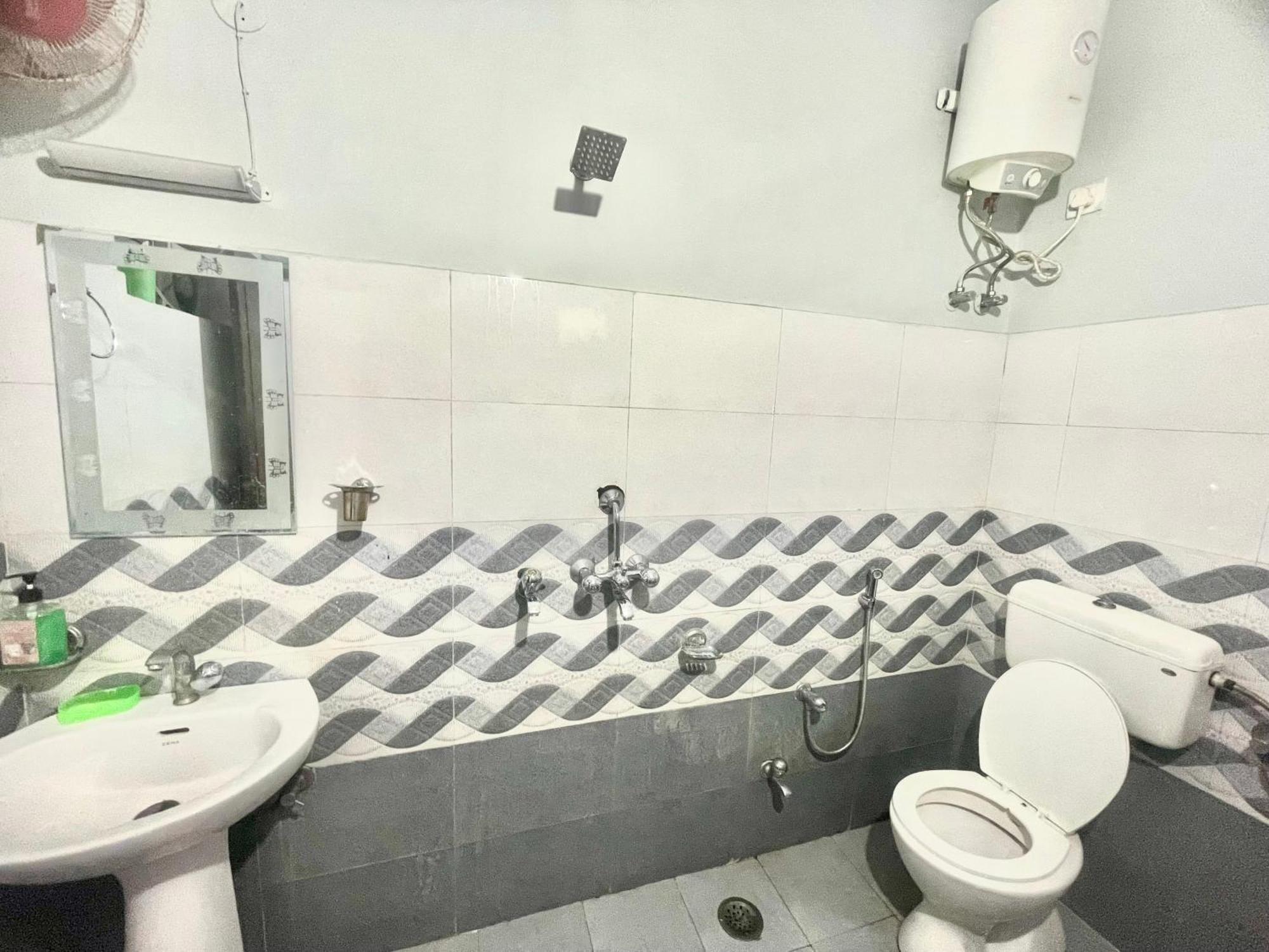 Zenroofs- 4 Bhk In Centre Holiday home
