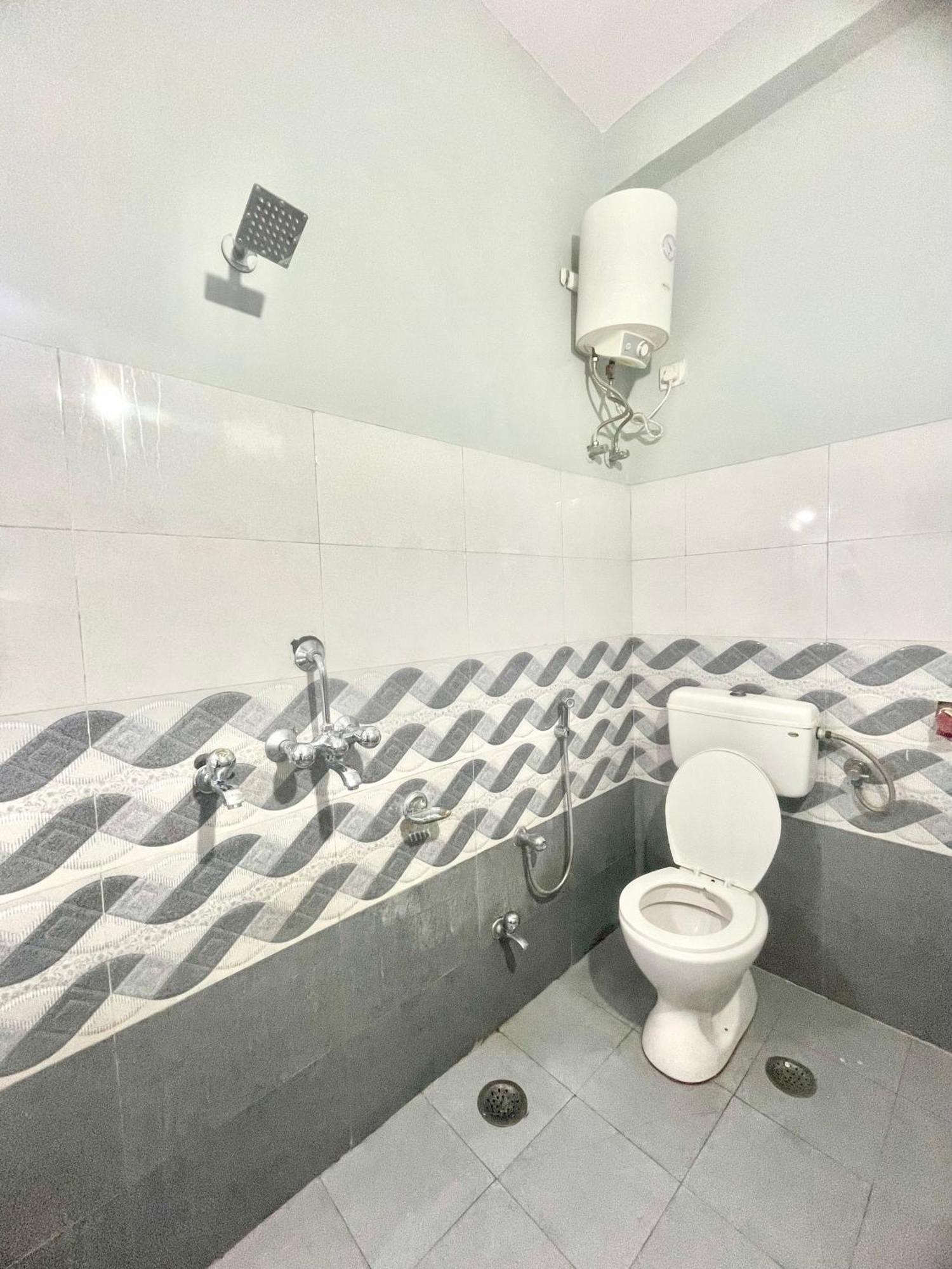 Holiday home Zenroofs- 4 Bhk In Centre