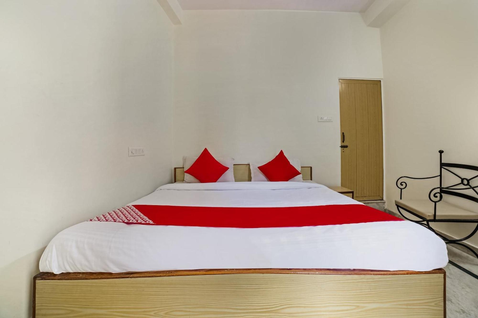 O Anshu Hotel 3*