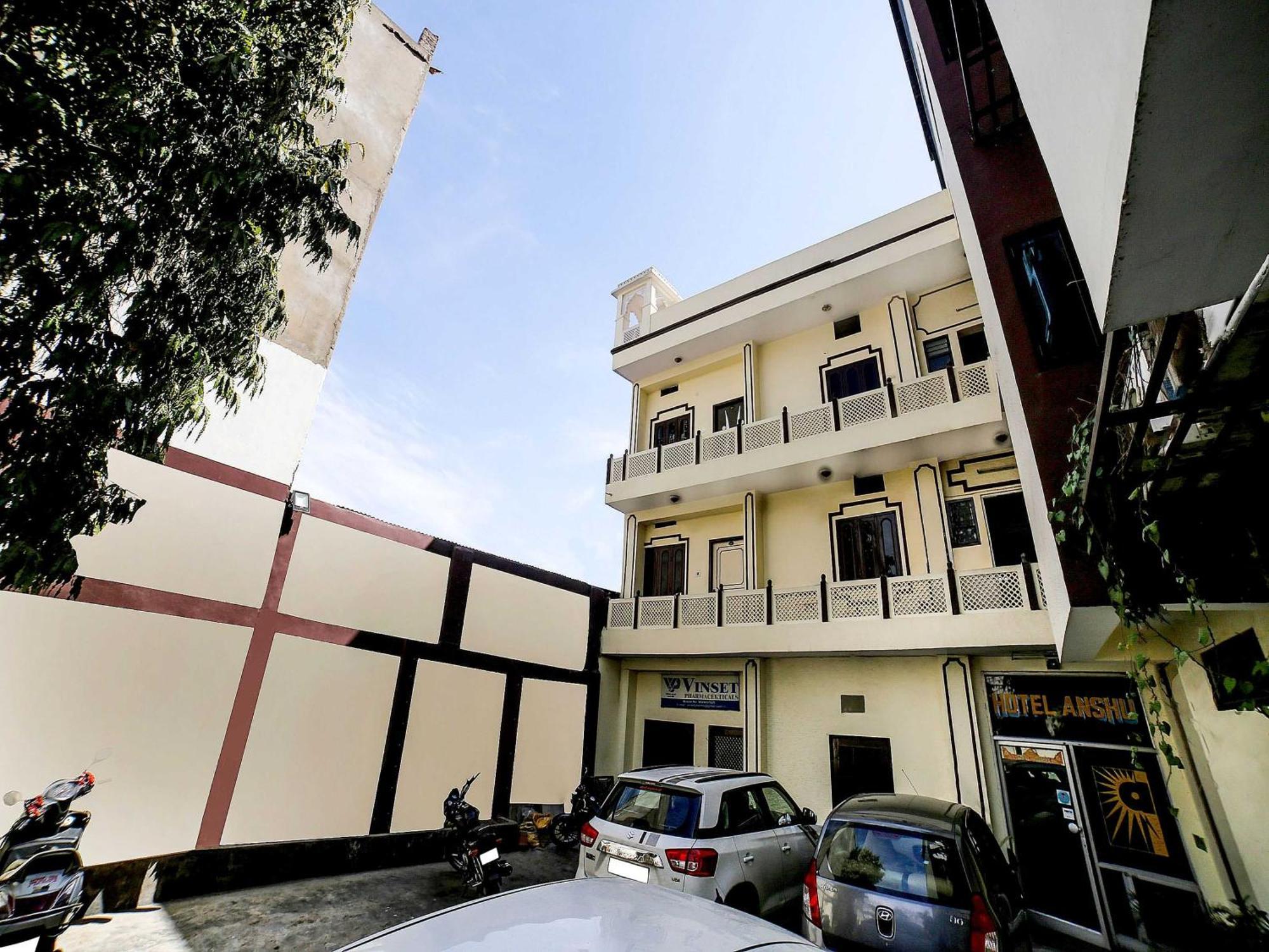 O Anshu Hotel 3*