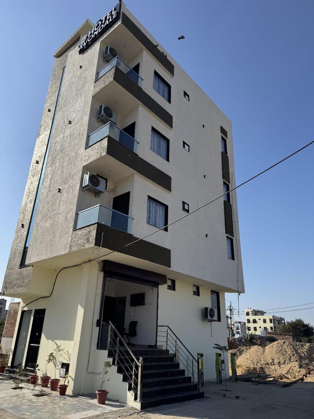 Hotal Avondale