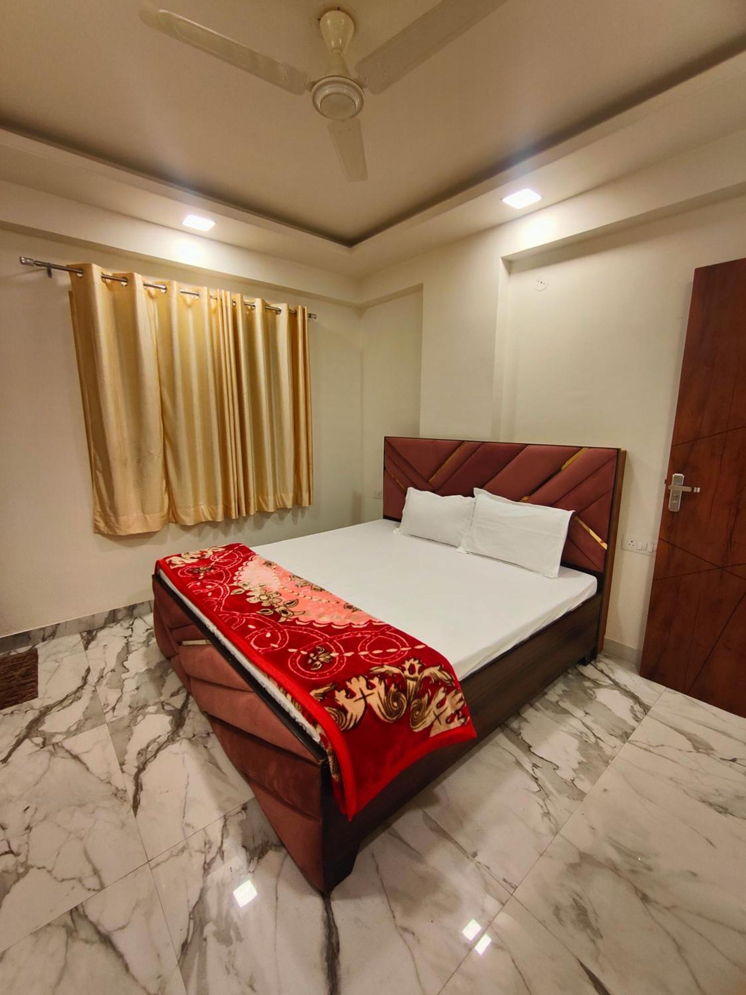 Apartment A Spacious 2bhk With 2 *