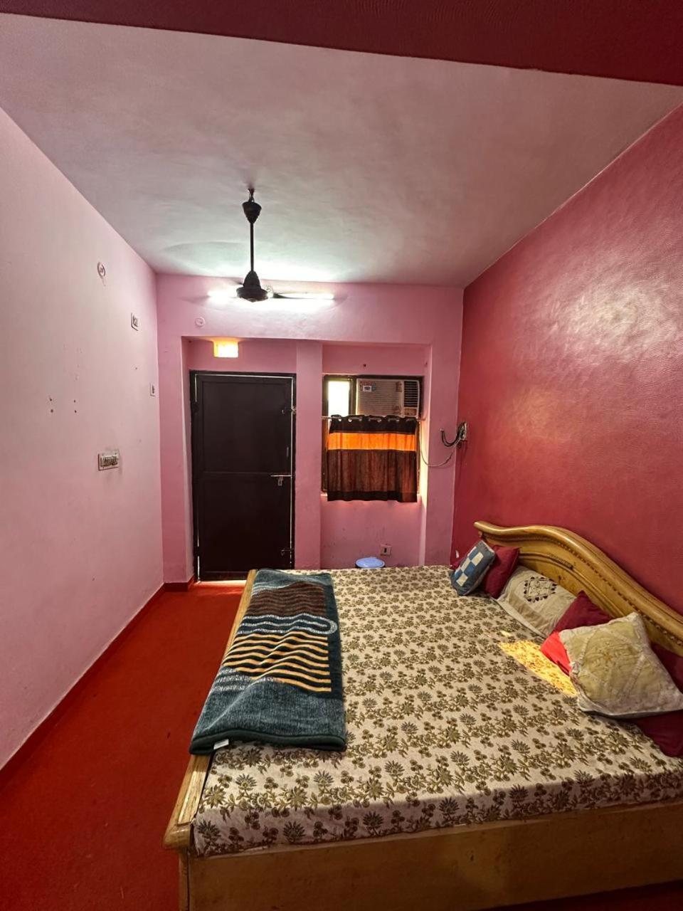 Chandra Guest house