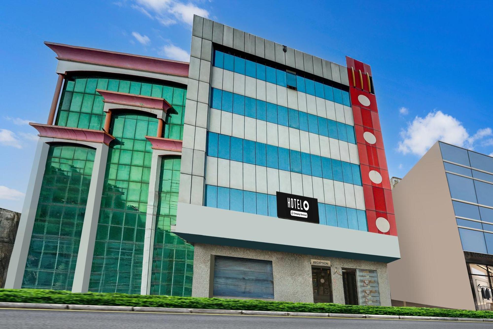 Hotel Super Collection O Sindhi Camp Jaipur