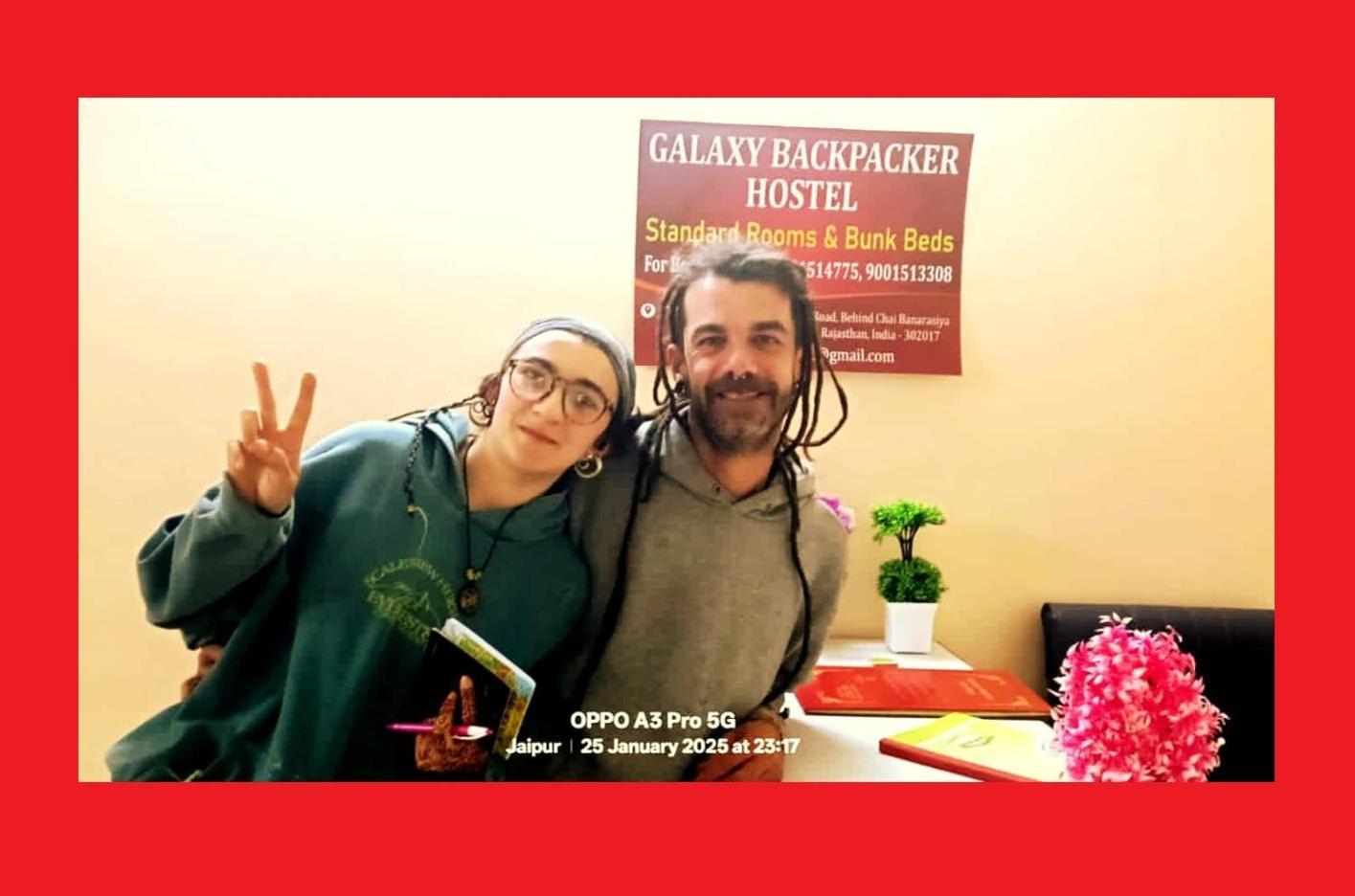 Galaxy Backpackes Airport Hostel *
