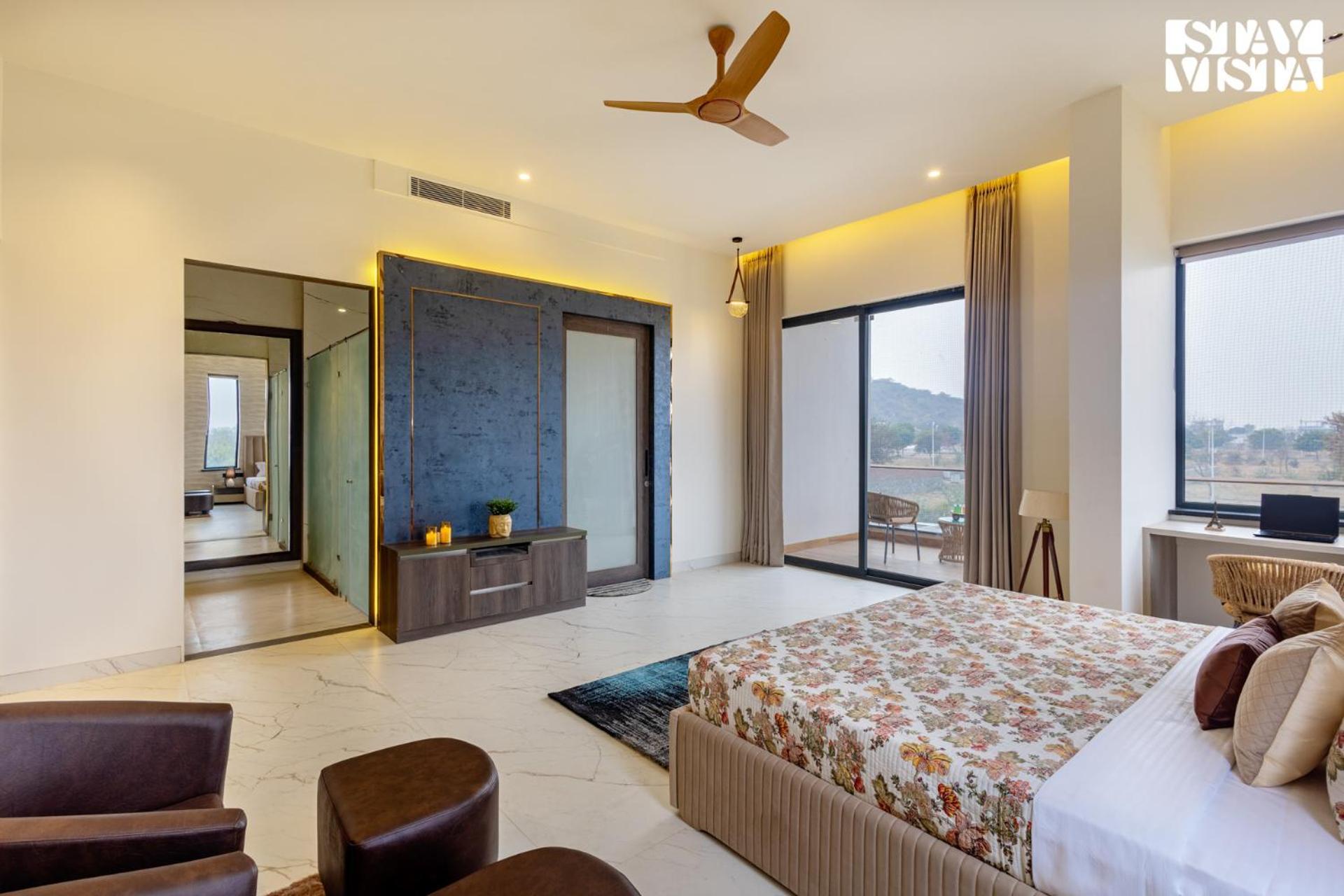 Stayvista At Priana - A Luxury Pool With Jacuzzi & Gym * Jaipur
