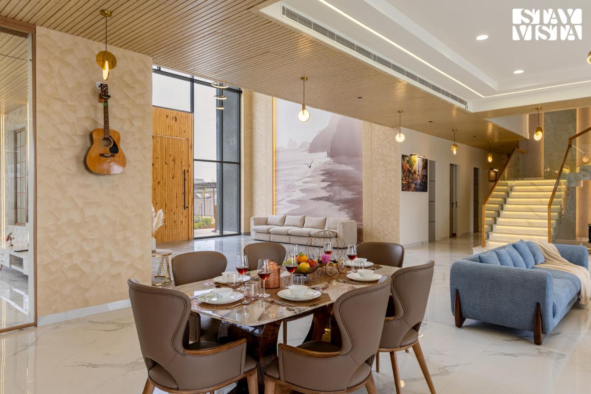 Villa Stayvista At Priana - A Luxury Pool With Jacuzzi & Gym *