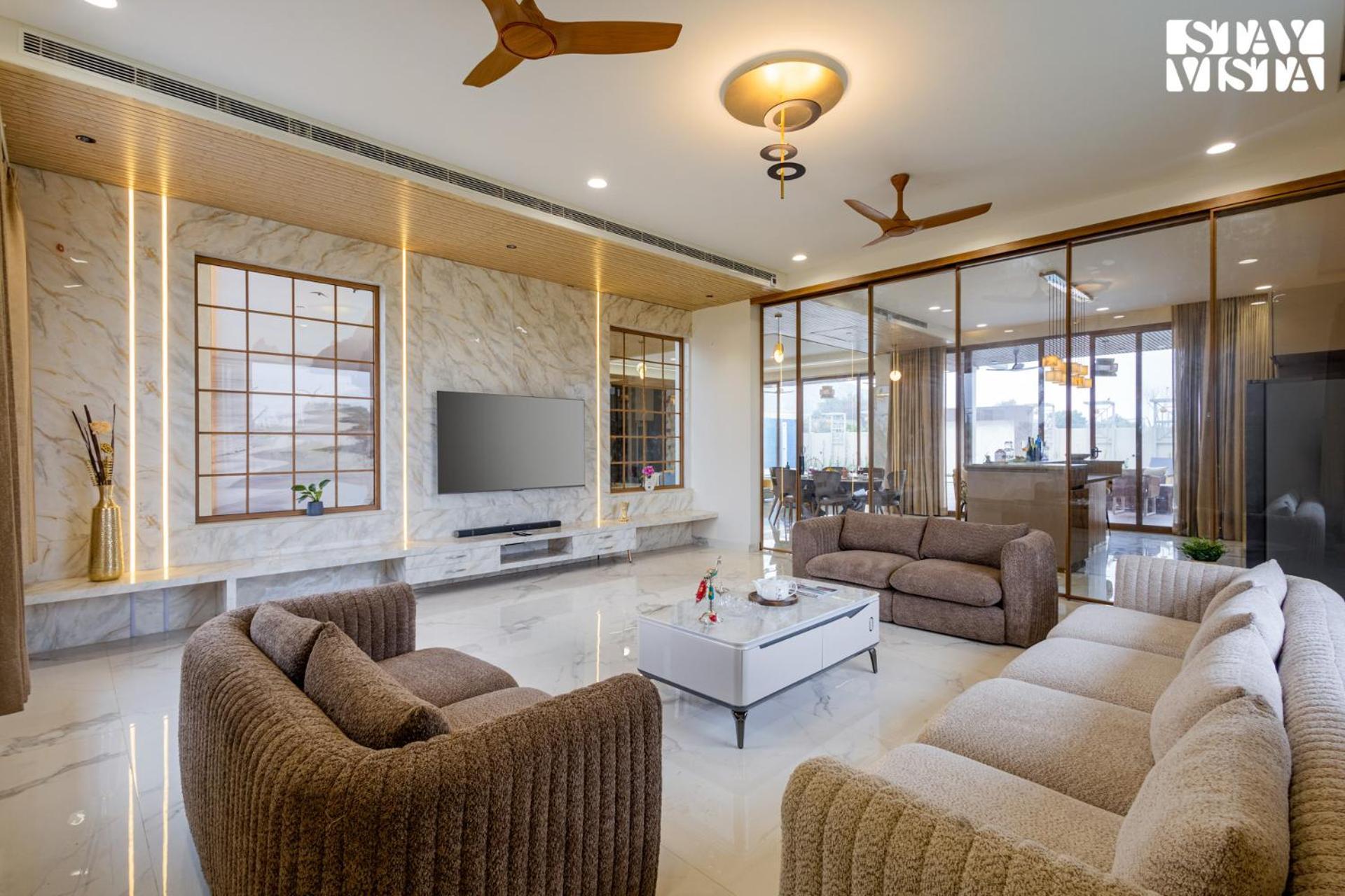 Stayvista At Priana - A Luxury Pool With Jacuzzi & Gym *