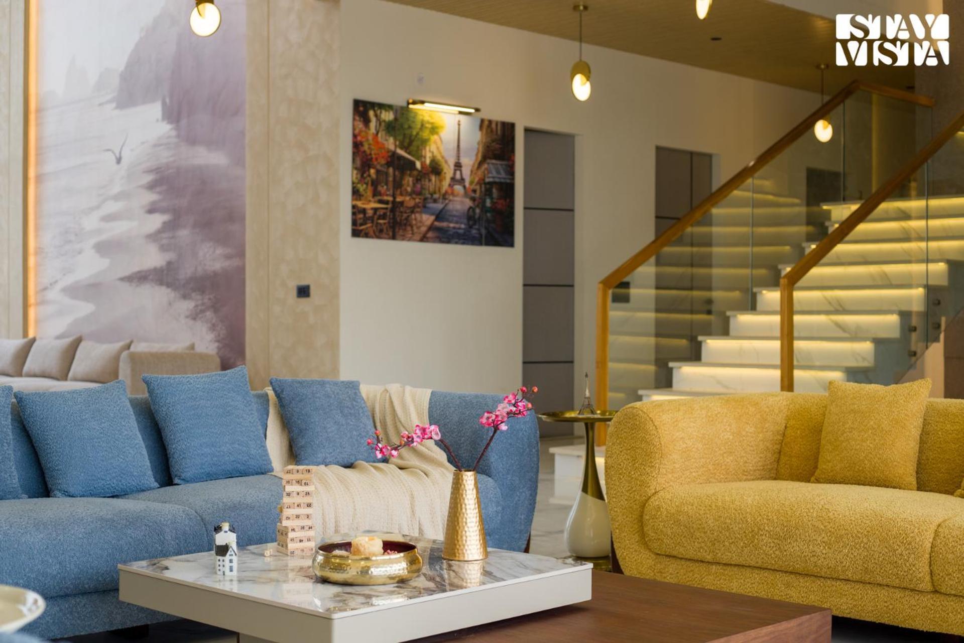 Stayvista At Priana - A Luxury Pool With Jacuzzi & Gym Villa