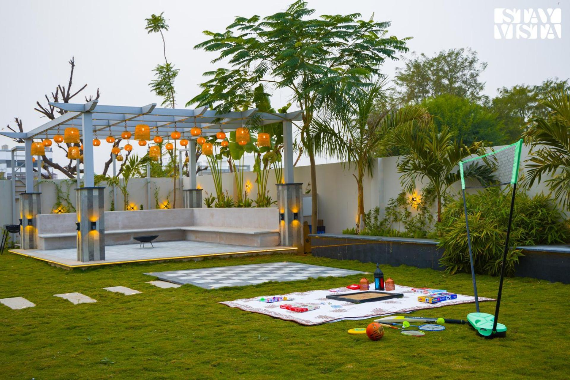Villa Stayvista At Priana - A Luxury Pool With Jacuzzi & Gym