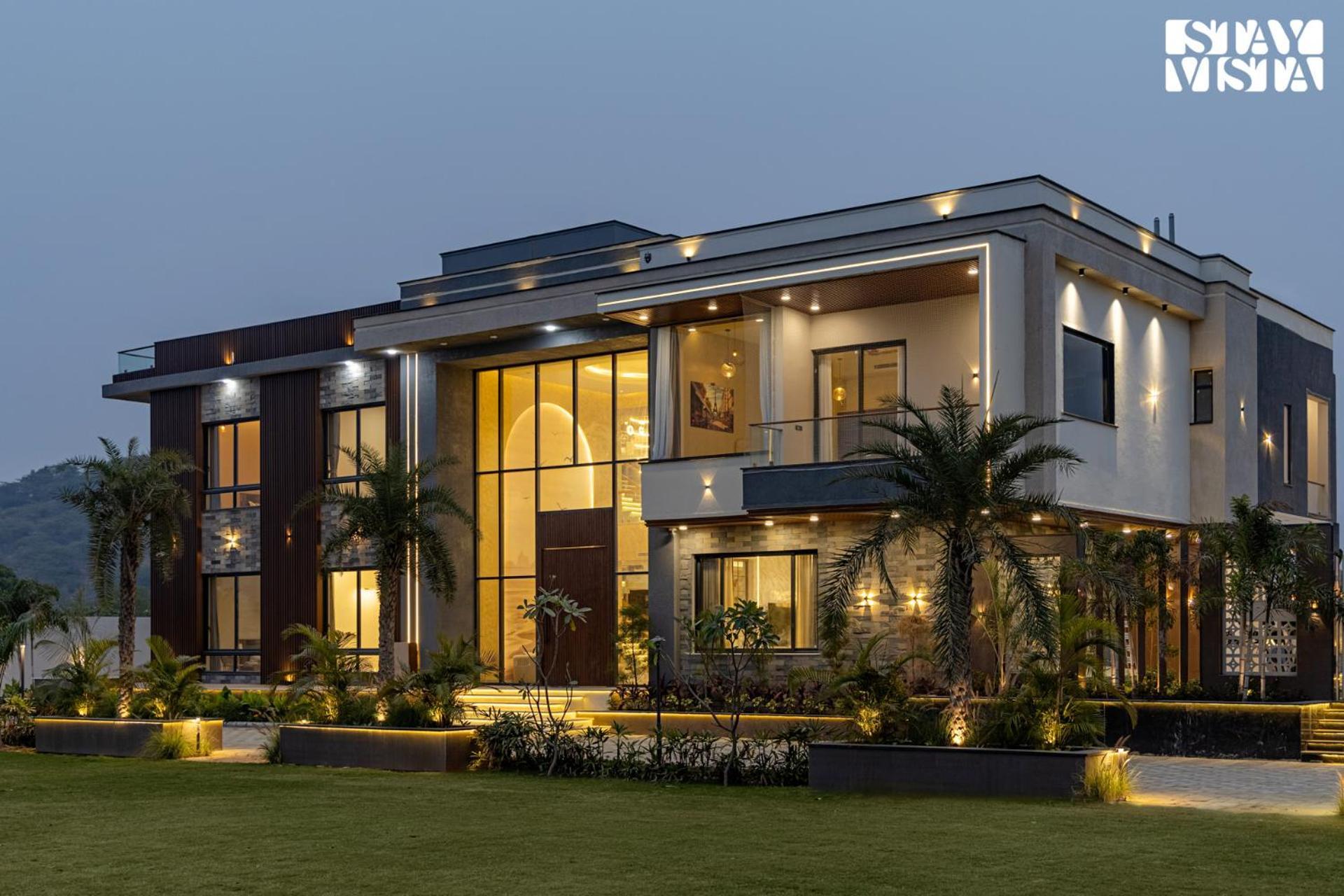 Villa Stayvista At Priana - A Luxury Pool With Jacuzzi & Gym *