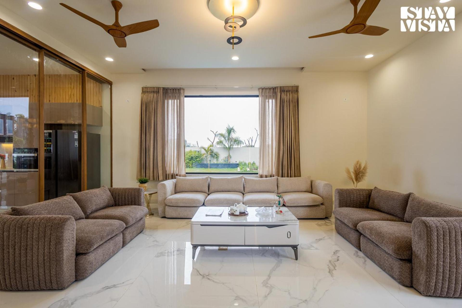 Villa Stayvista At Priana - A Luxury Pool With Jacuzzi & Gym