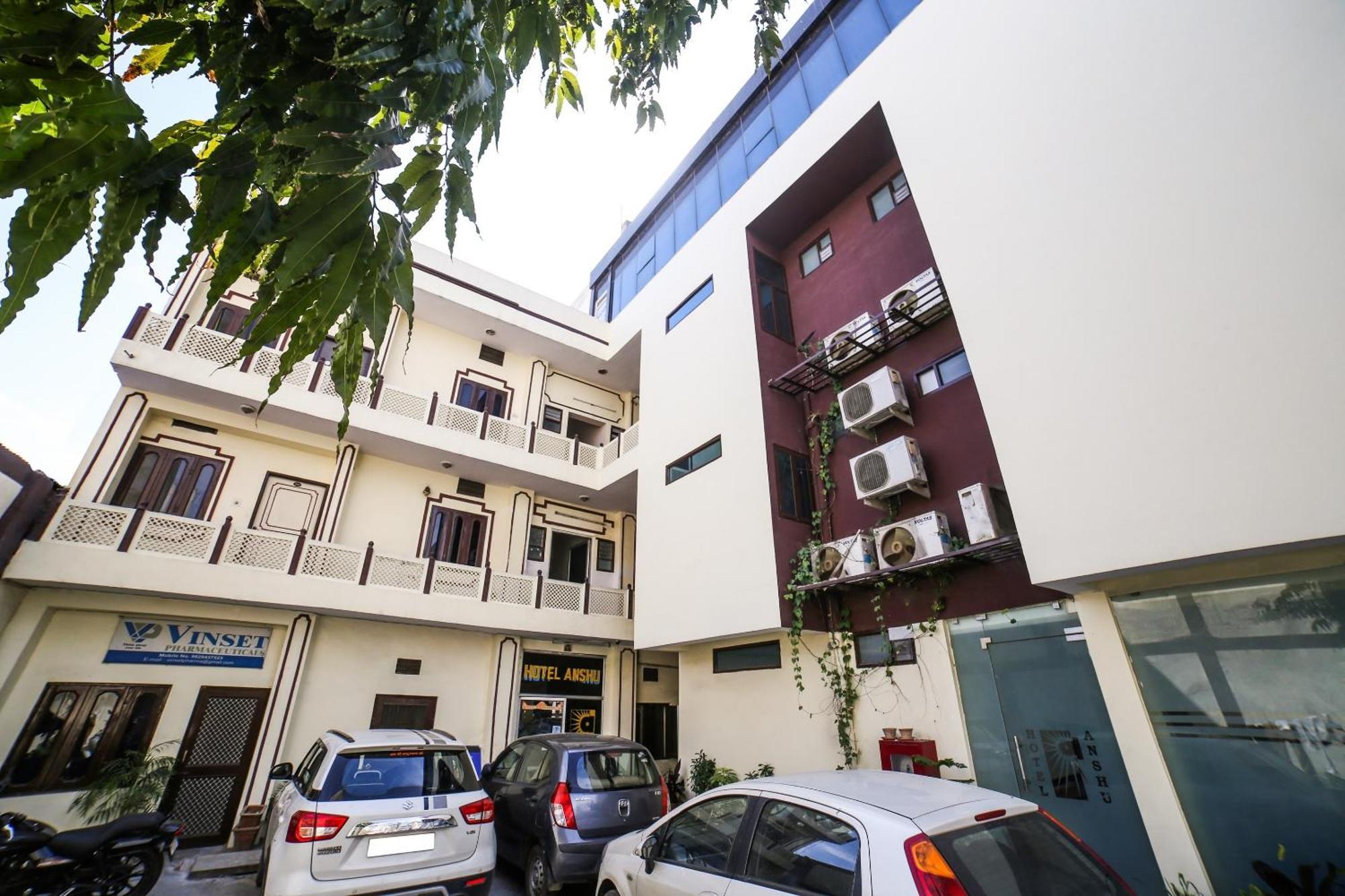 O Anshu Hotel 3*