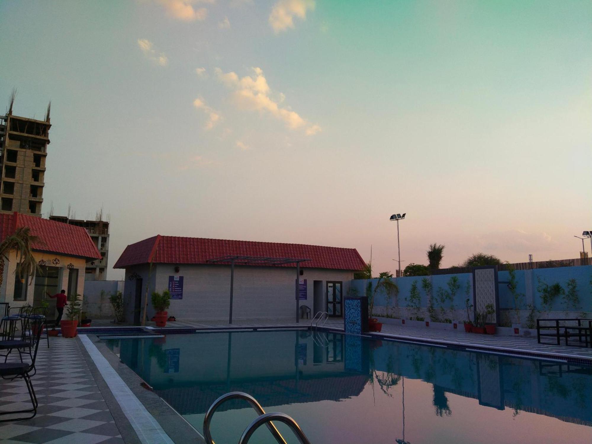 The Sparkle Farm House * Jaipur