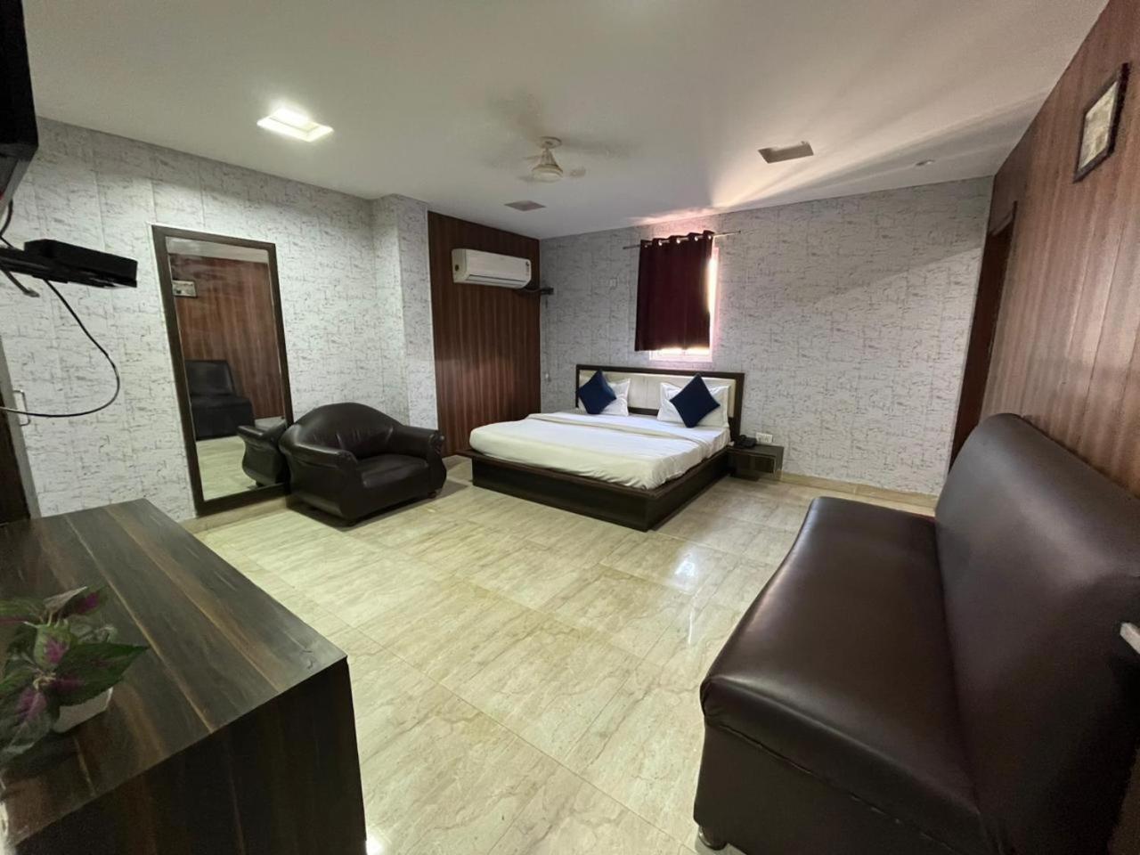 The Airport Residency 3*