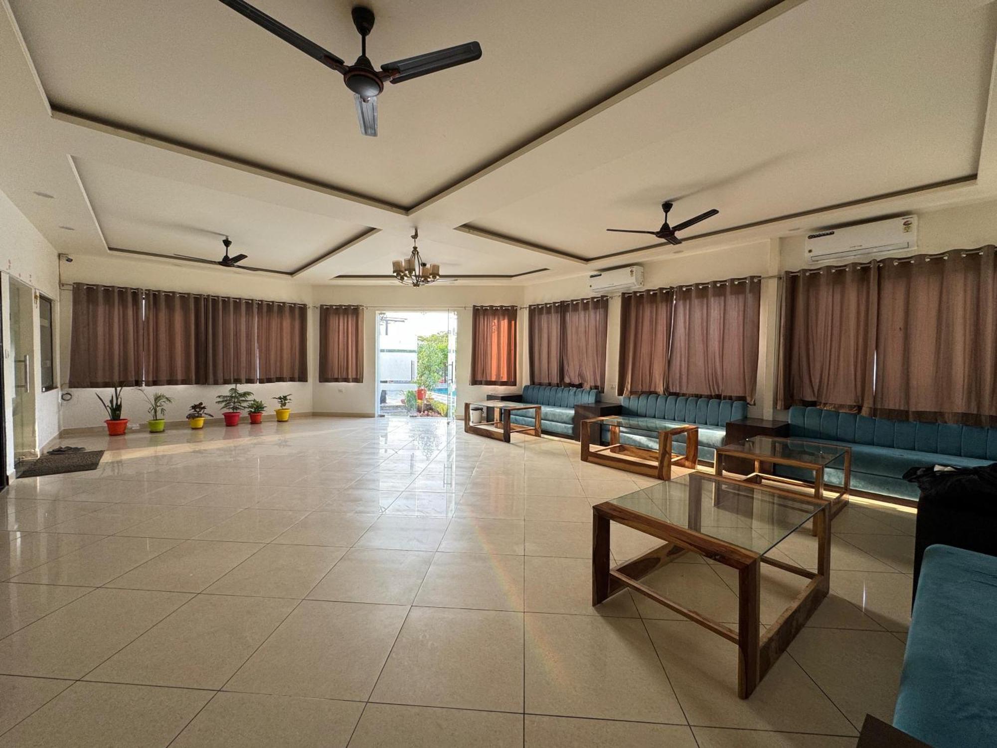 The Sparkle Farm House * Jaipur