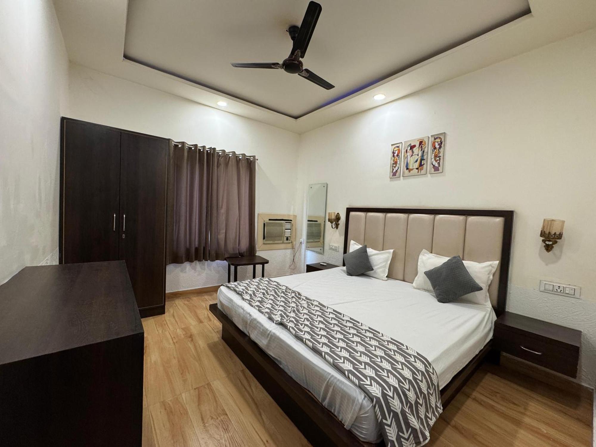 The Sparkle Farm House * Jaipur